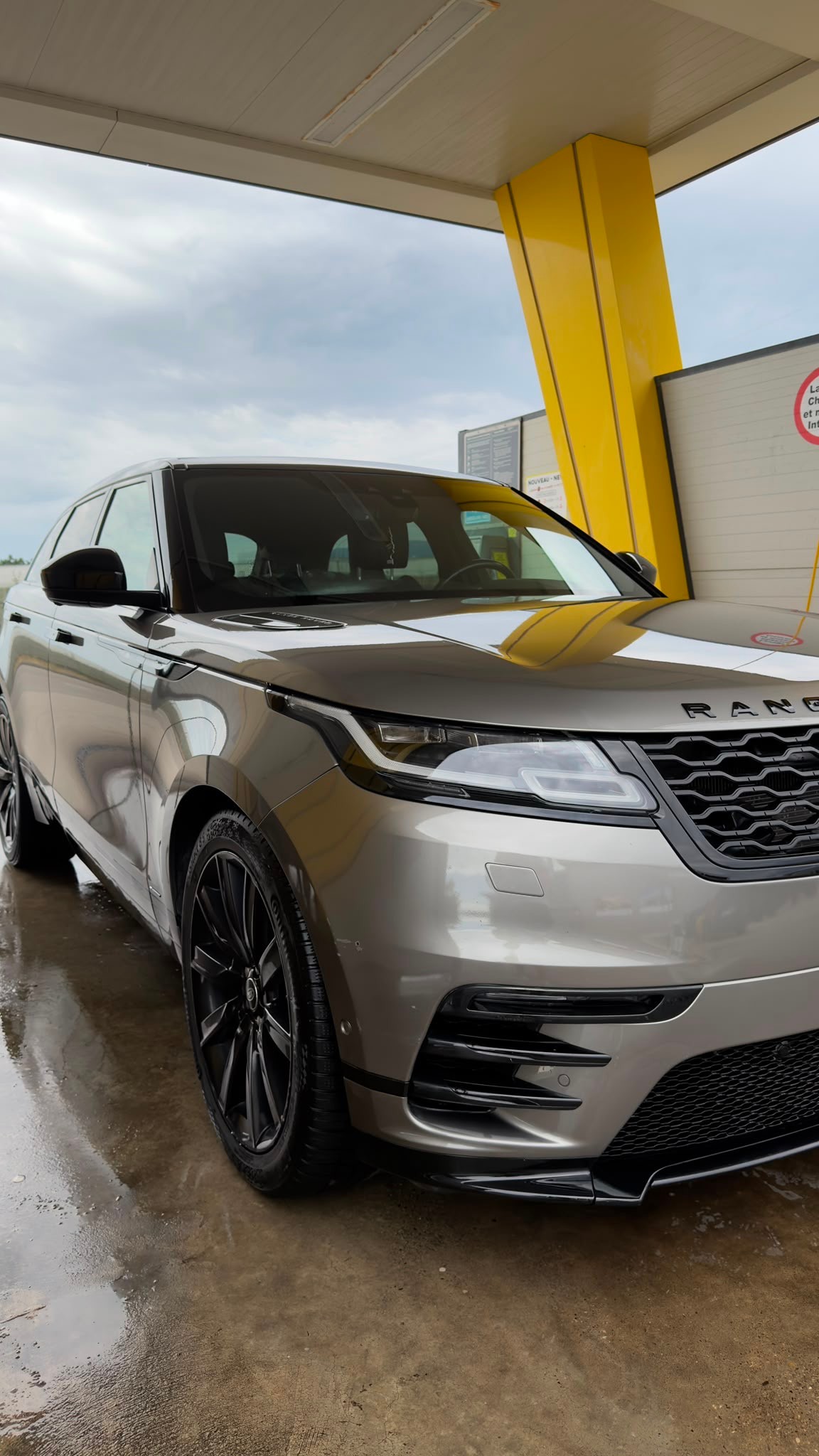 LAND ROVER 2.0 T 300 R-Dynamic HSE-image-0
