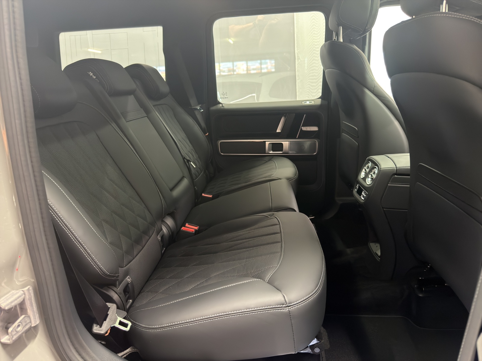 MERCEDES-BENZ G 450d-image-9