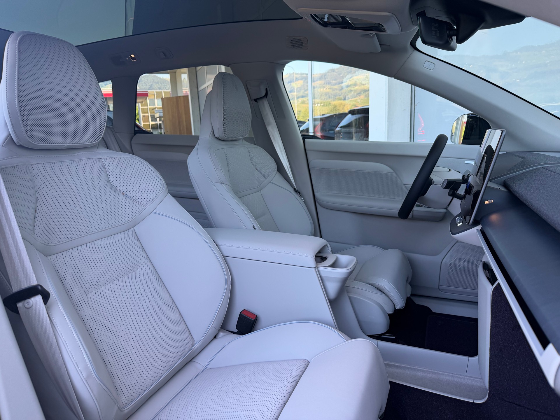 VOLVO EX60 Twin Ultra AWD-image-3