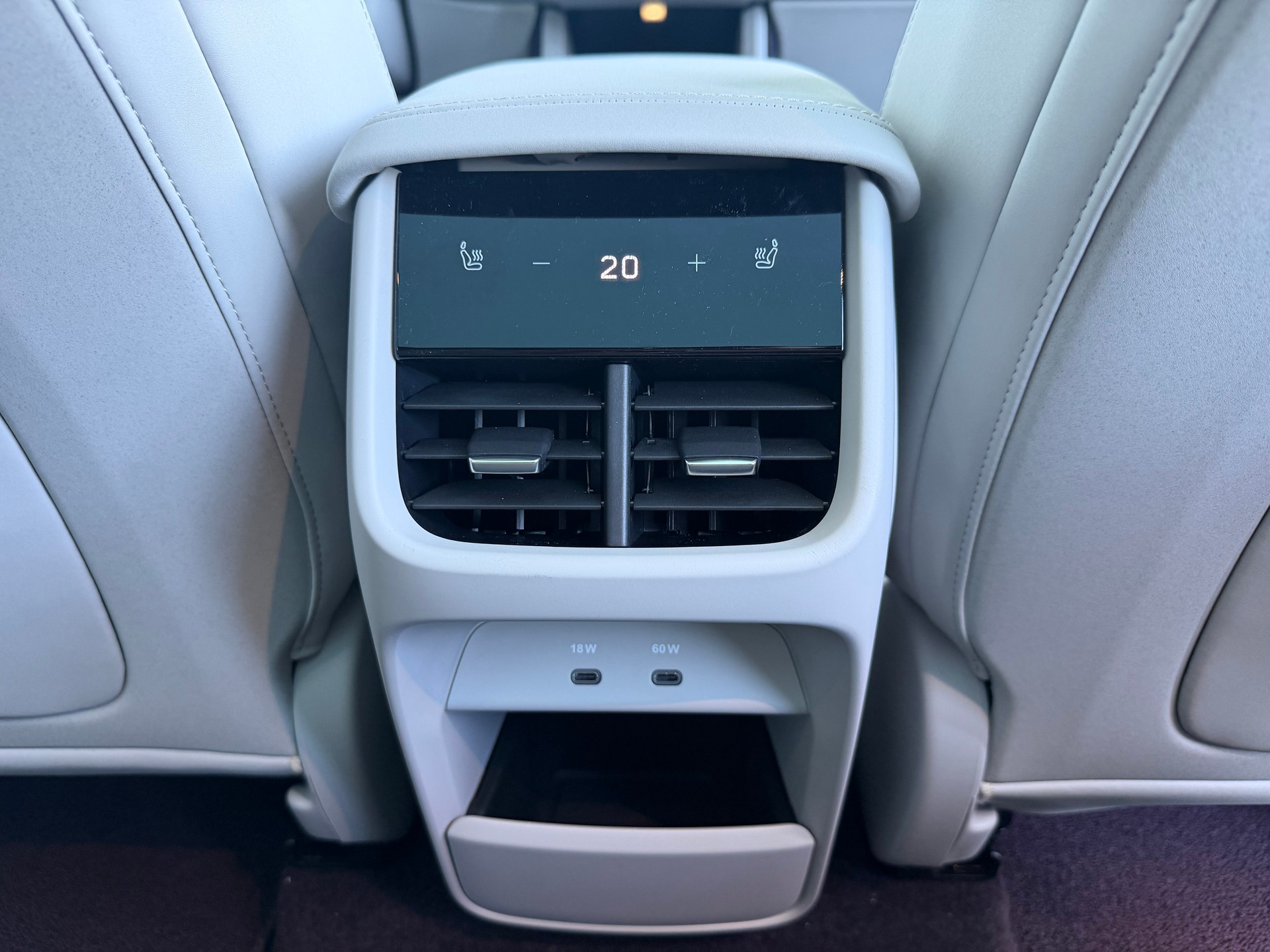 VOLVO EX60 Twin Ultra AWD-image-6