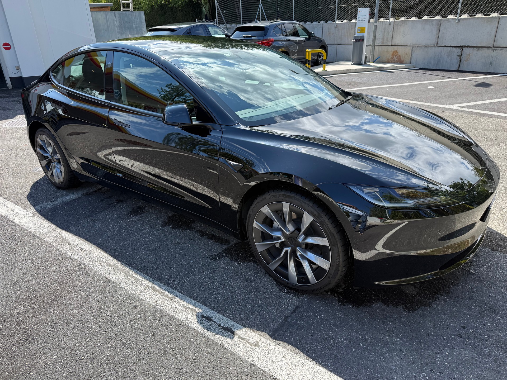 TESLA Basis-image-0
