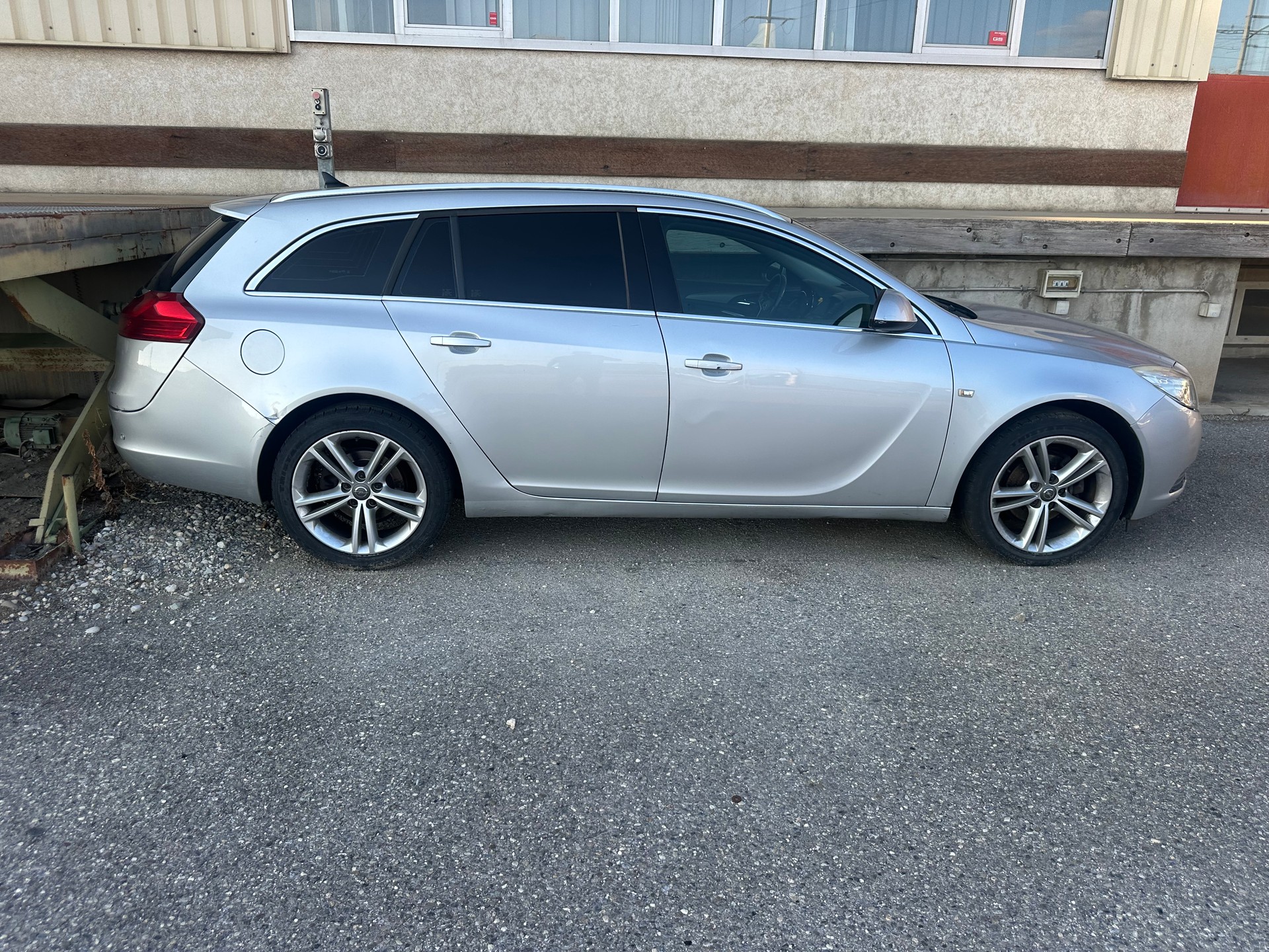 OPEL Insignia Sports Tourer 2.0 CDTI Edition Automatic-image-2