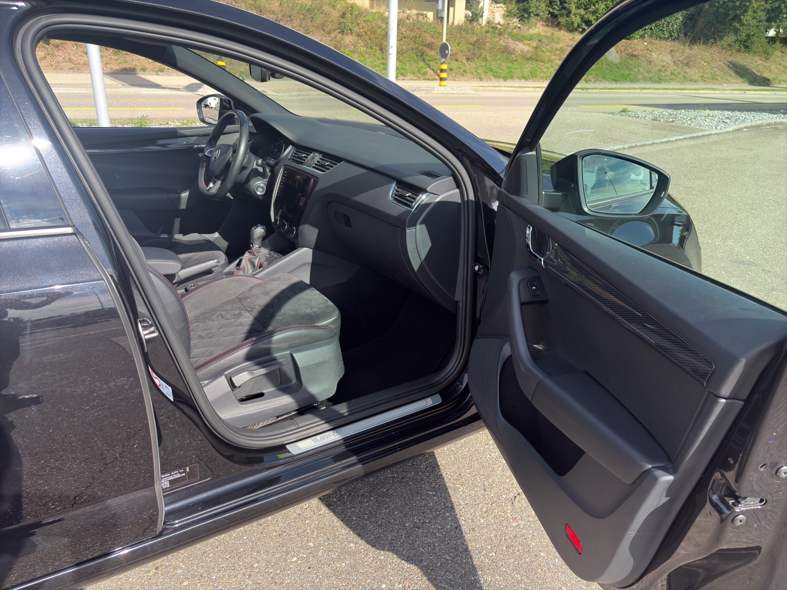 SKODA Octavia Combi 2.0 TSI 245 RS DSG-image-5