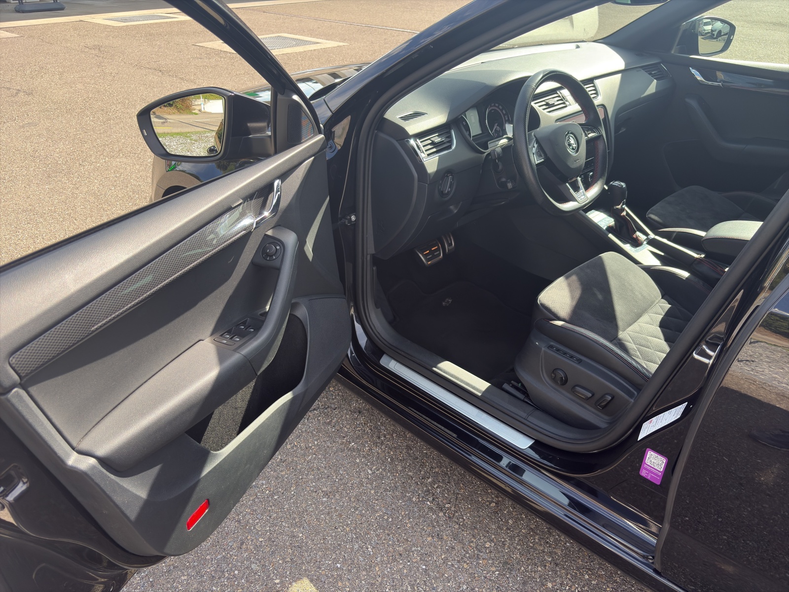 SKODA Octavia Combi 2.0 TSI 245 RS DSG-image-4