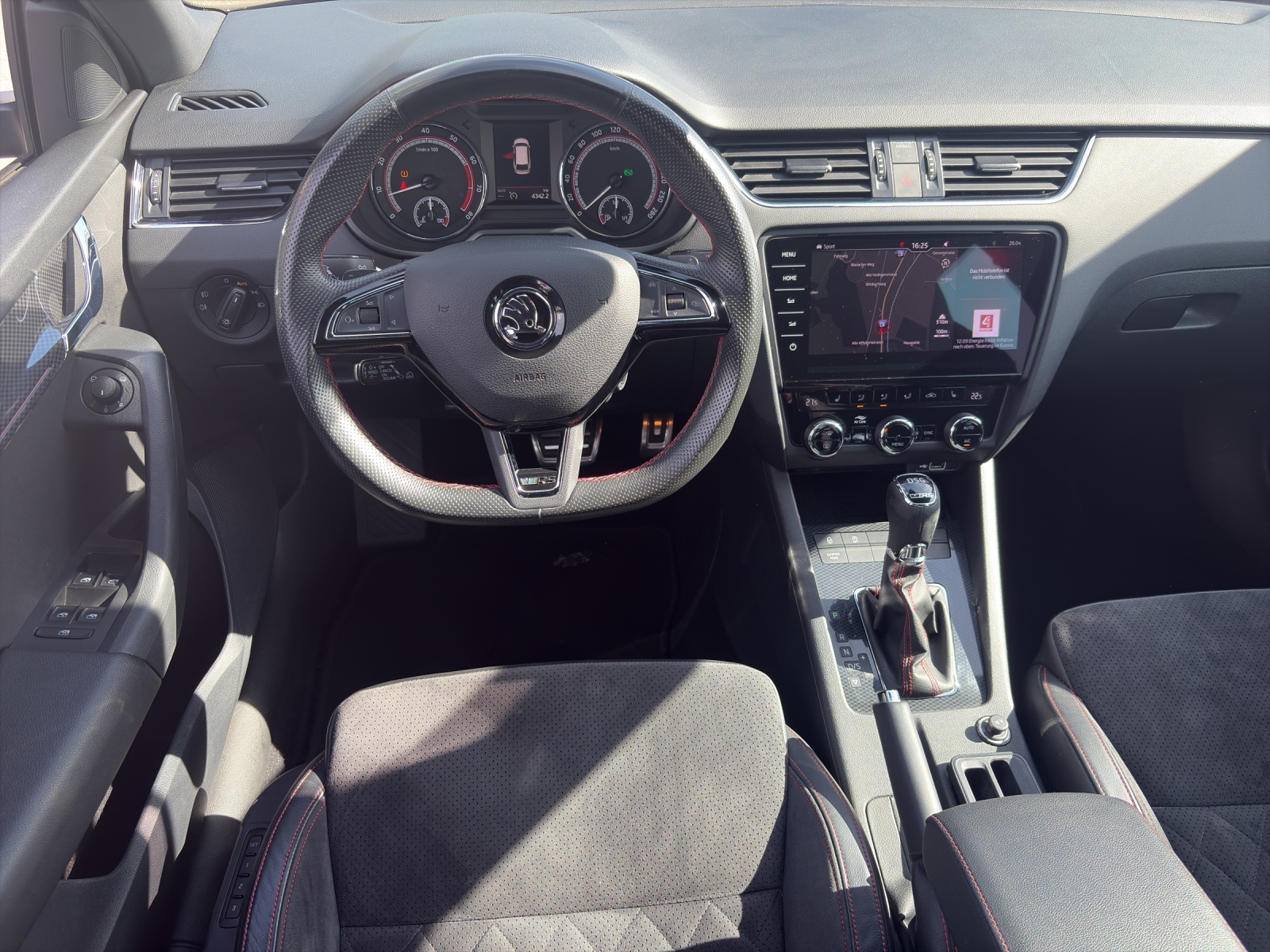 SKODA Octavia Combi 2.0 TSI 245 RS DSG-image-9