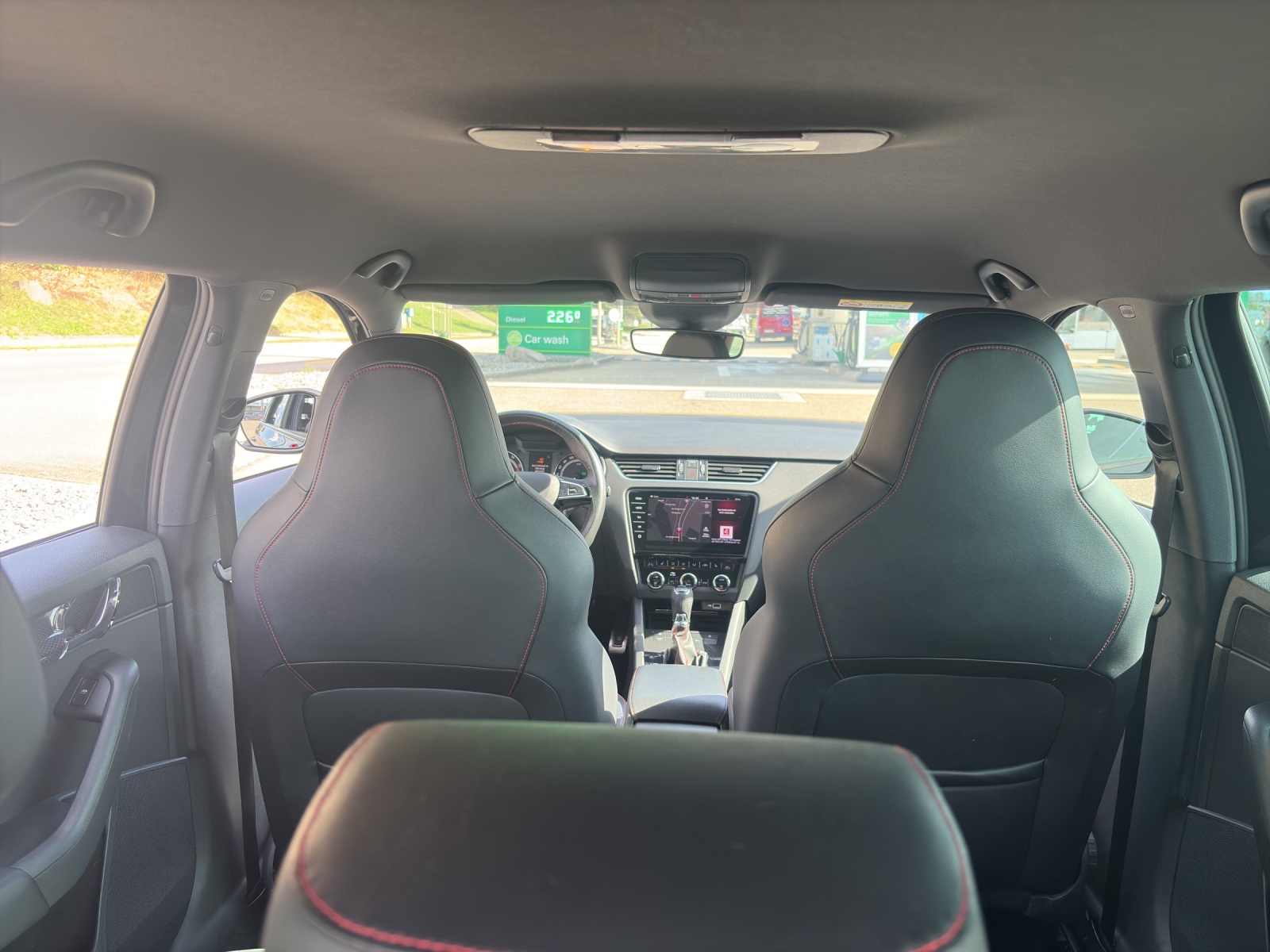 SKODA Octavia Combi 2.0 TSI 245 RS DSG-image-8