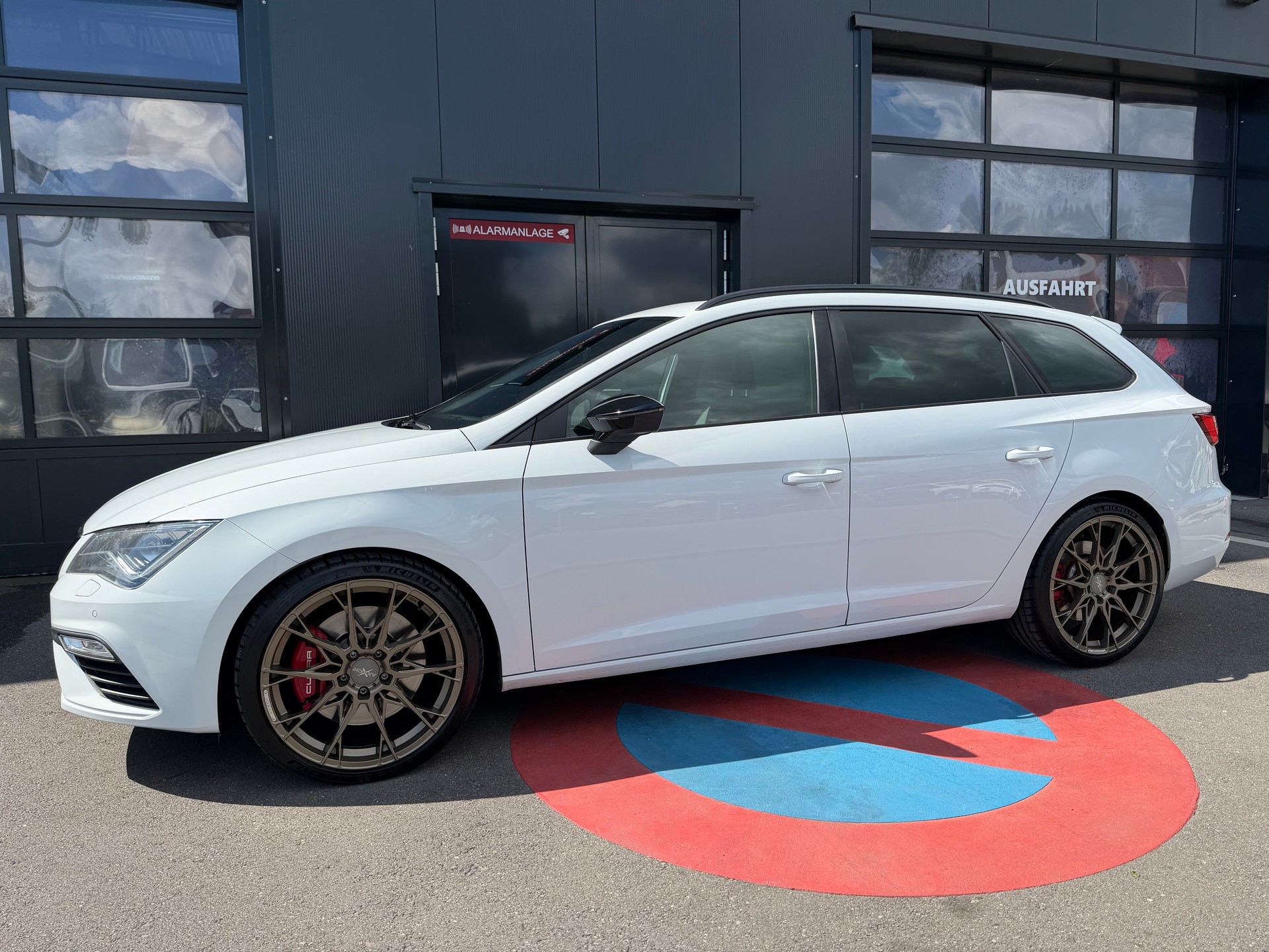 SEAT Leon ST 2.0 TSI Cupra 300 4 Drive DSG-image-3
