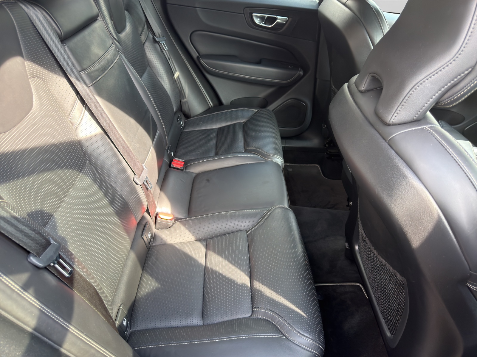VOLVO XC60 2.0 T6 R-Design AWD-image-12