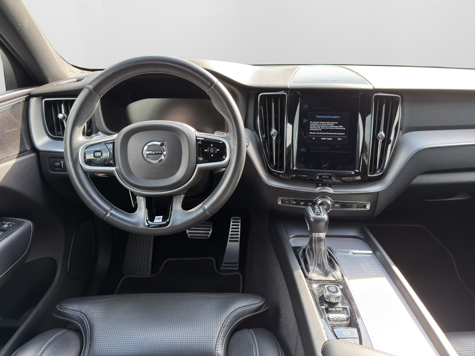 VOLVO XC60 2.0 T6 R-Design AWD-image-9