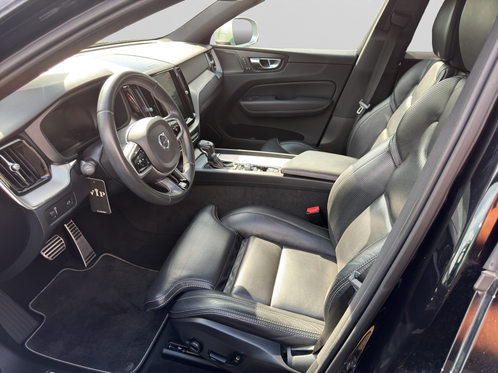 VOLVO XC60 2.0 T6 R-Design AWD-image-7