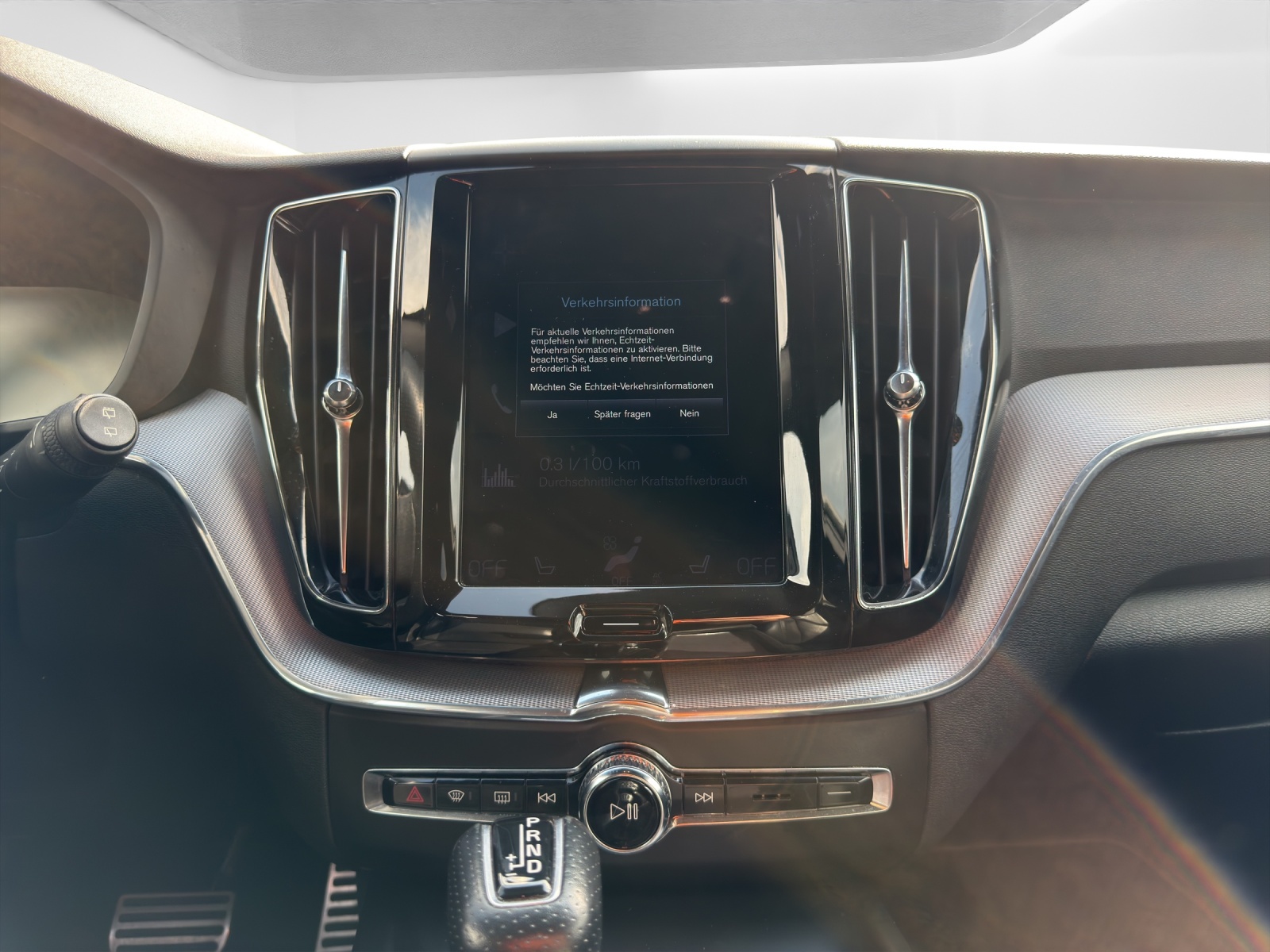 VOLVO XC60 2.0 T6 R-Design AWD-image-11