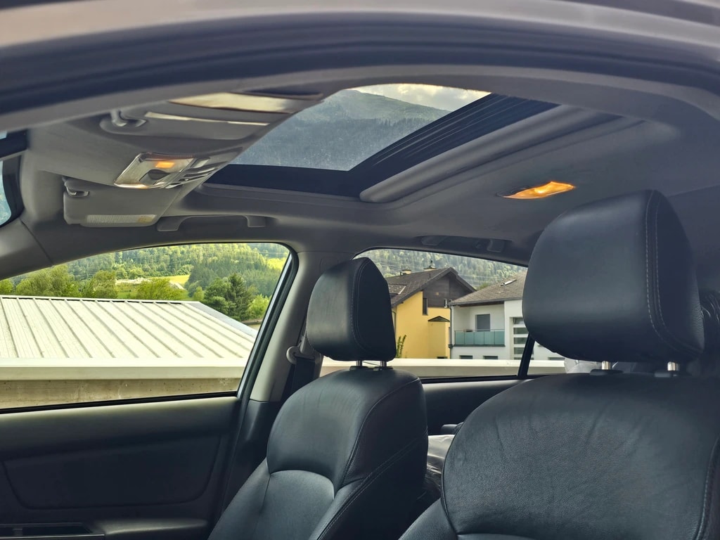 SUBARU XV 2.0 Swiss Three AWD-image-4