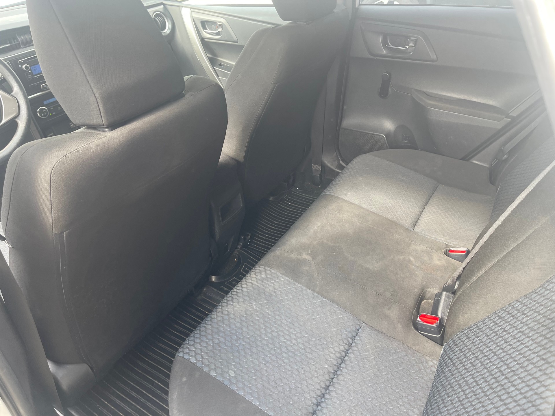 TOYOTA Auris 1.4 D-4D Terra-image-13
