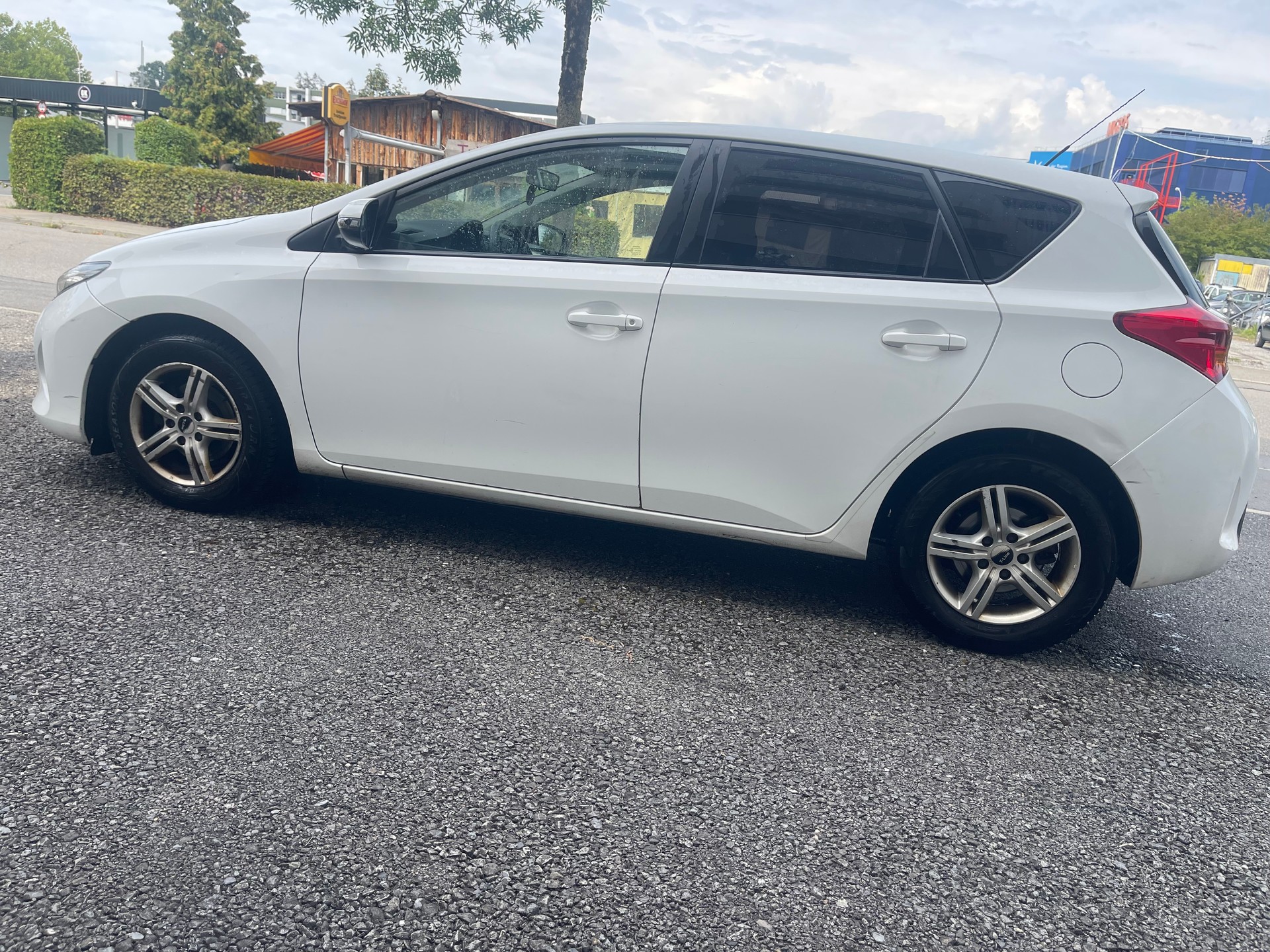 TOYOTA Auris 1.4 D-4D Terra-image-2