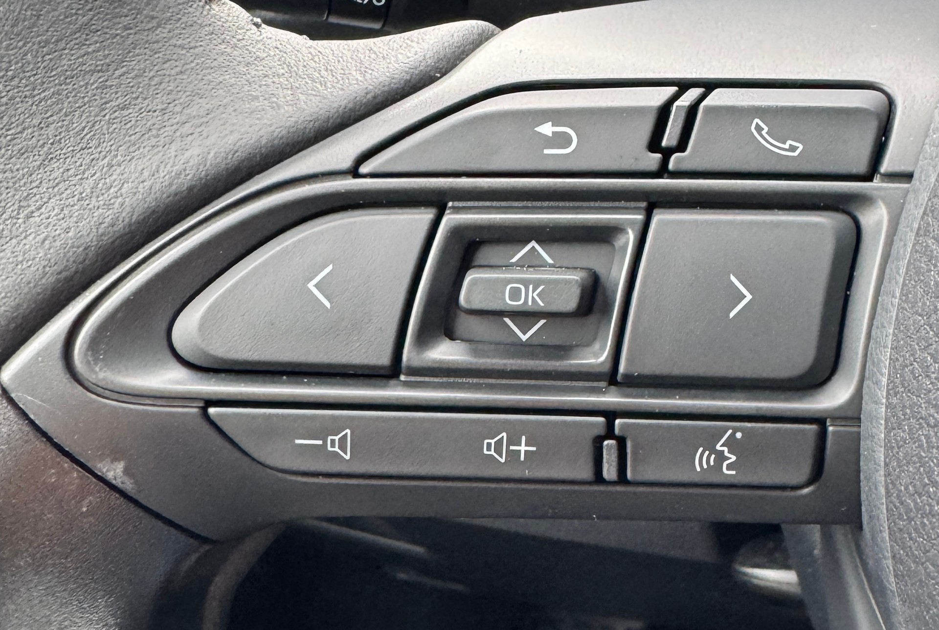 TOYOTA Yaris Cross 1.5 Comfort e-CVT-image-16