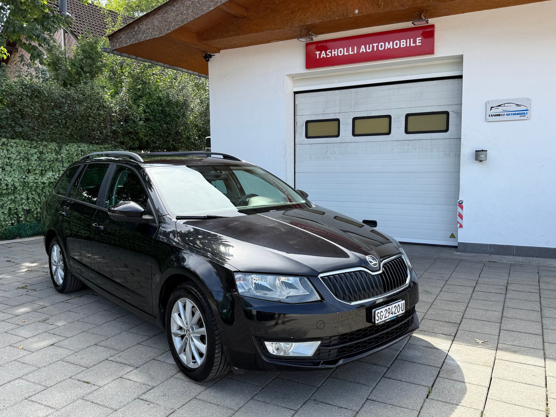 SKODA Octavia Combi 2.0 TDI Ambition 4x4-image-0