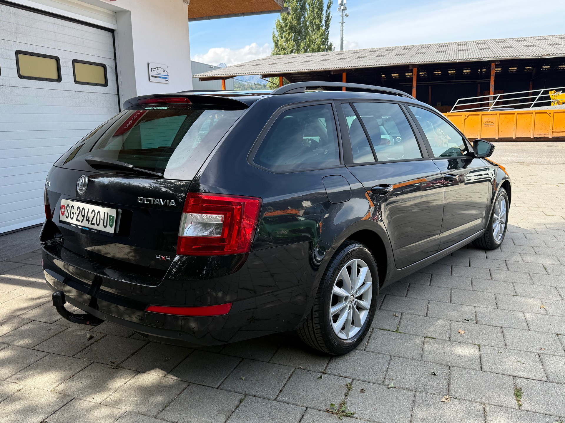 SKODA Octavia Combi 2.0 TDI Ambition 4x4-image-8