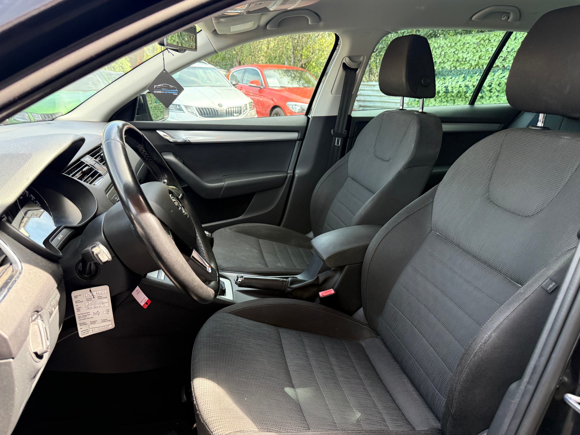 SKODA Octavia Combi 2.0 TDI Ambition 4x4-image-17