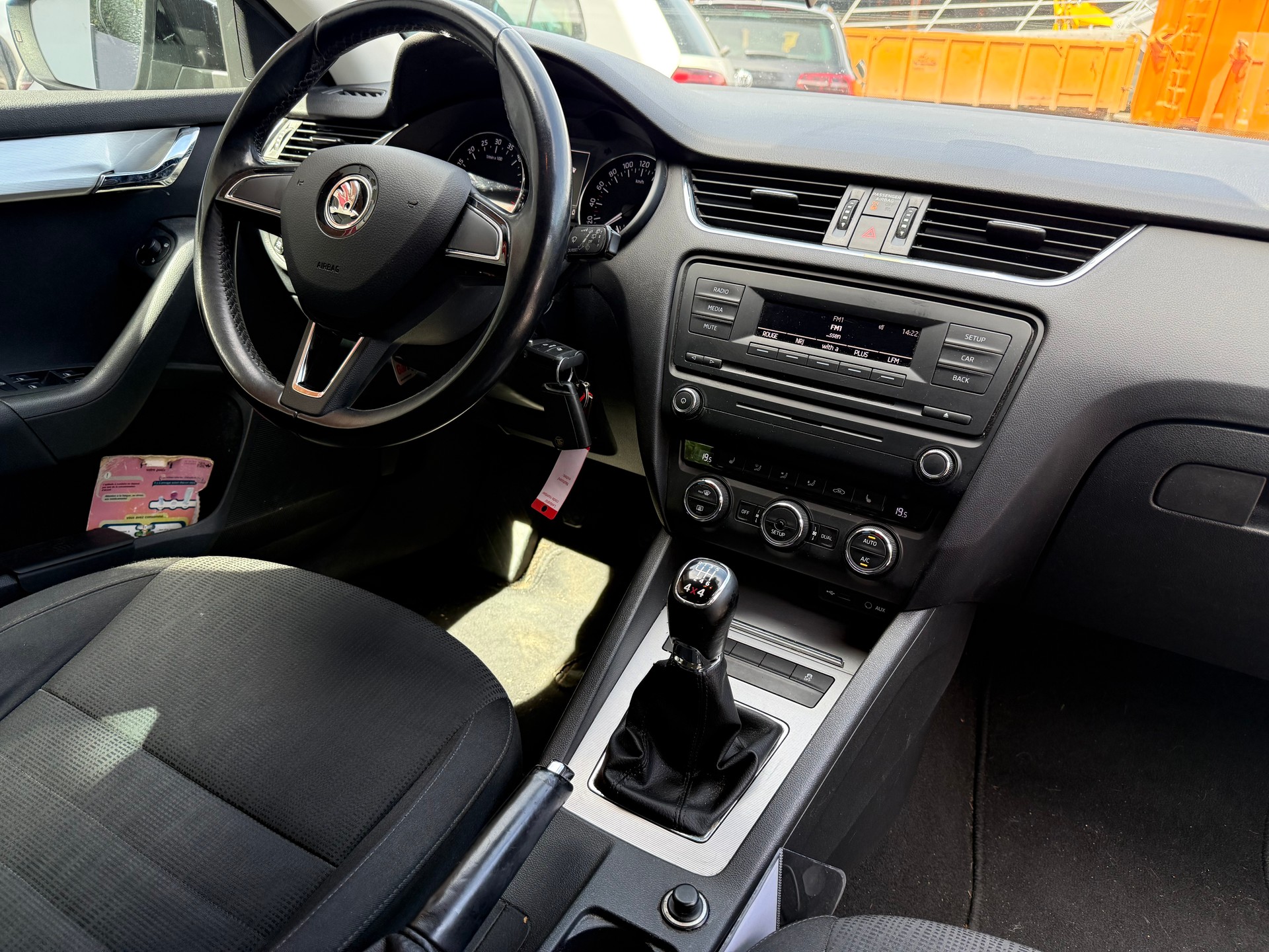 SKODA Octavia Combi 2.0 TDI Ambition 4x4-image-14