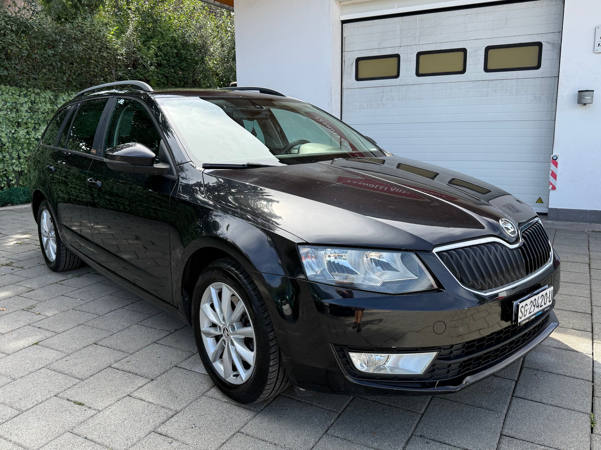 SKODA Octavia Combi 2.0 TDI Ambition 4x4-image-1