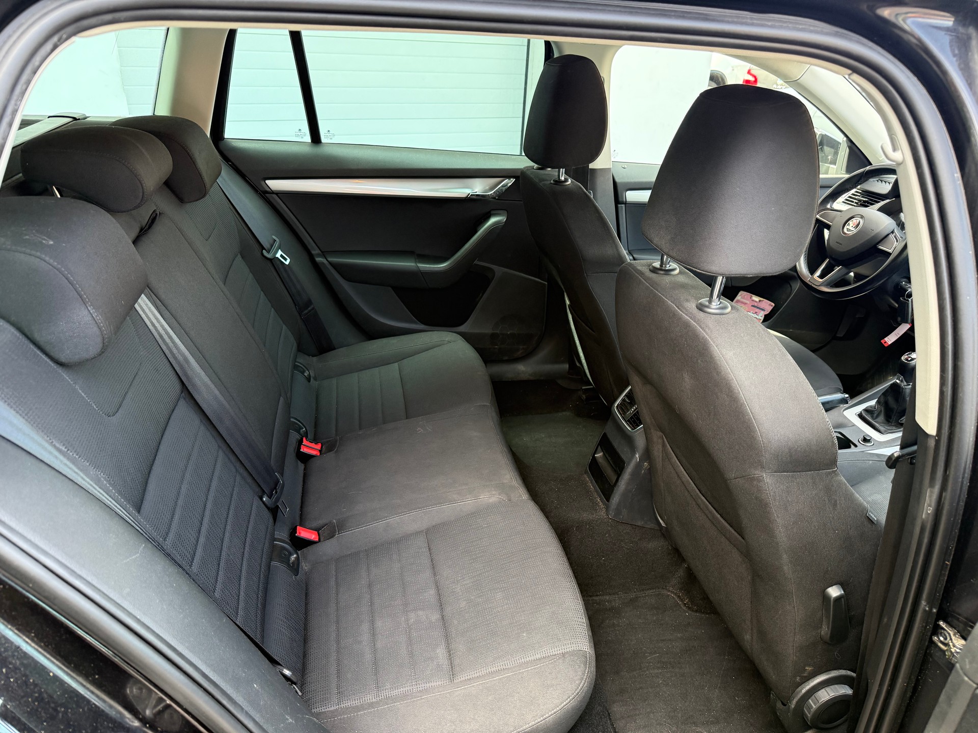 SKODA Octavia Combi 2.0 TDI Ambition 4x4-image-15