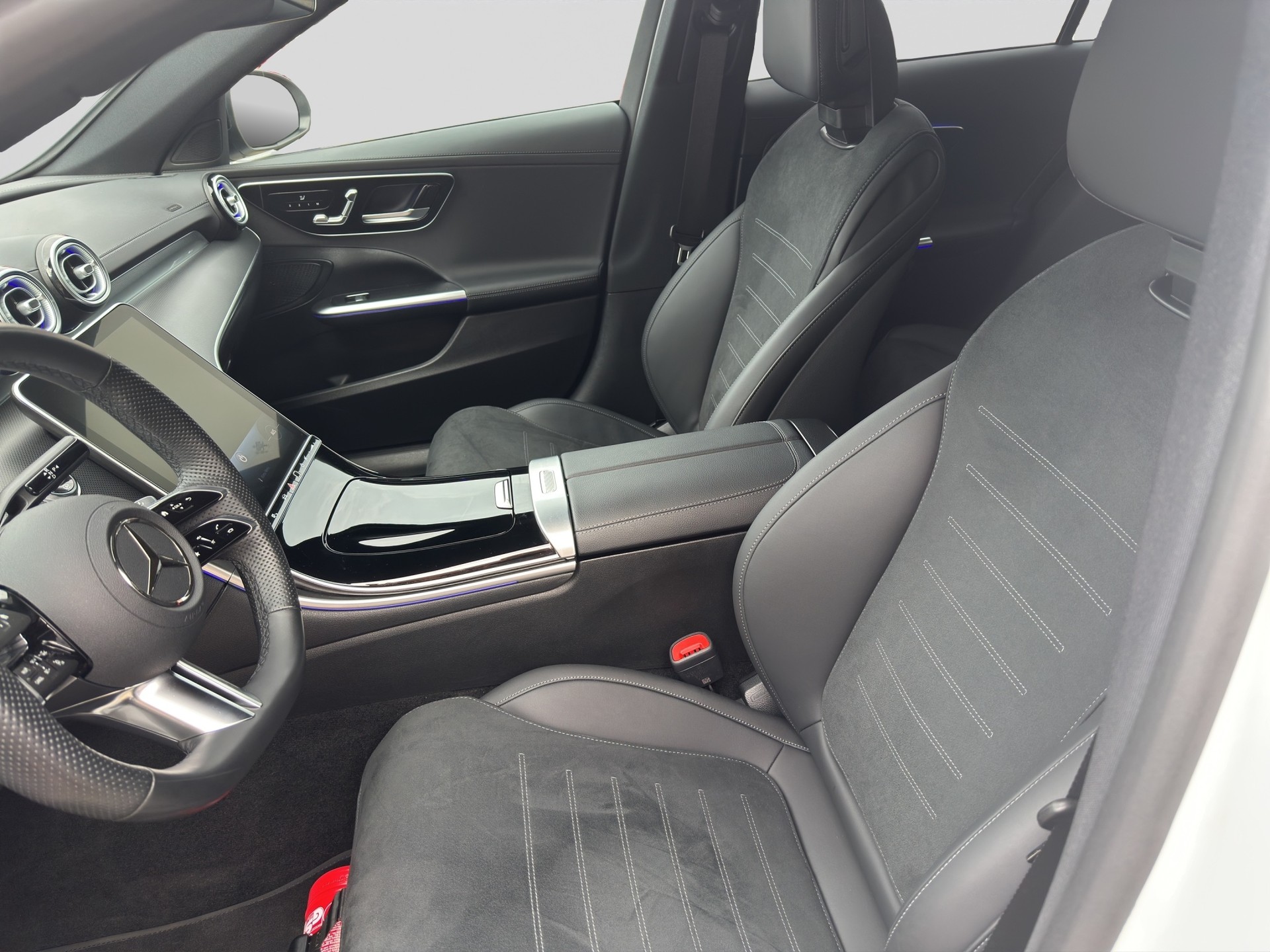 MERCEDES-BENZ C 300 AMG Line 4Matic Night-image-15