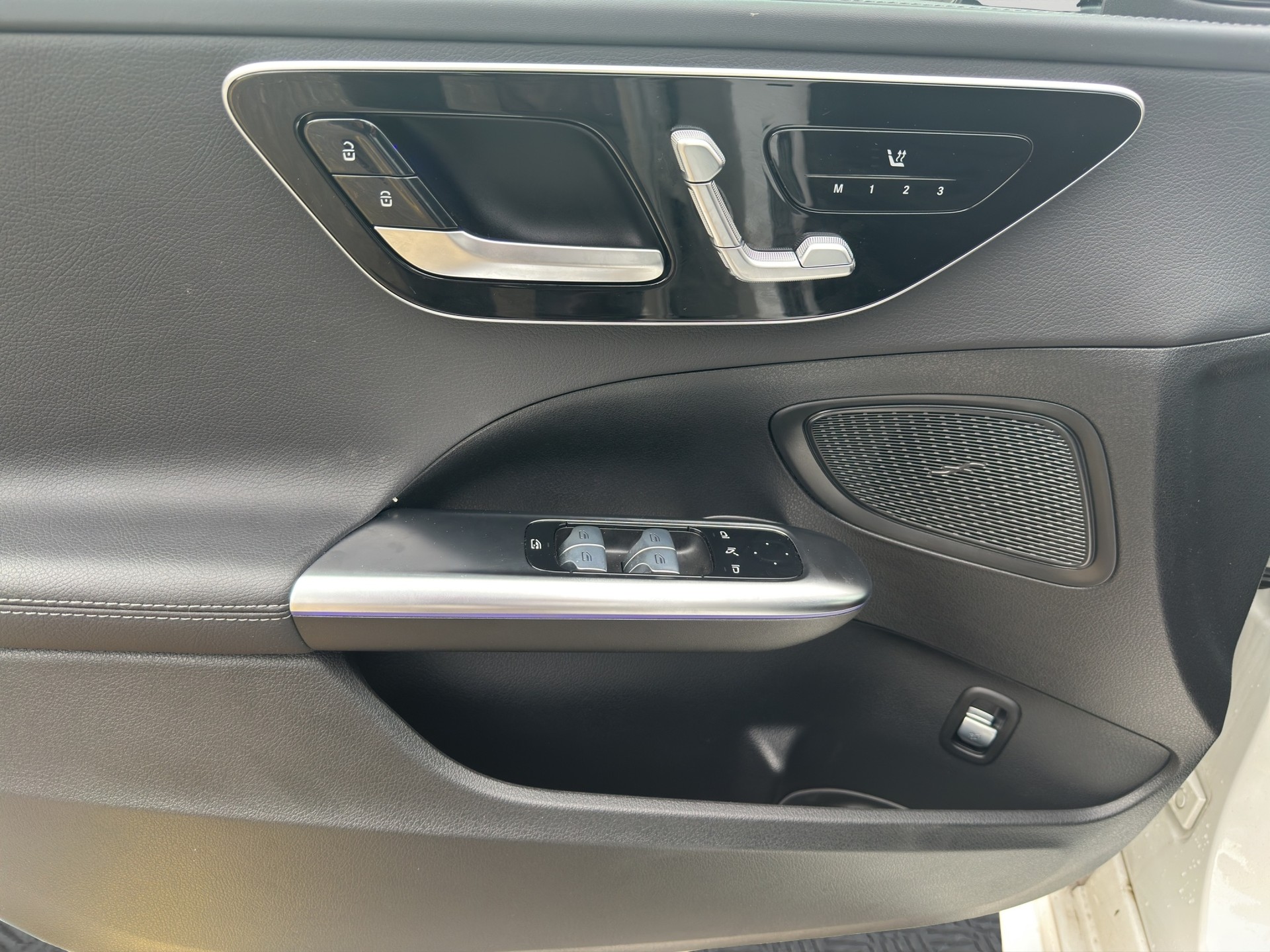 MERCEDES-BENZ C 300 AMG Line 4Matic Night-image-9