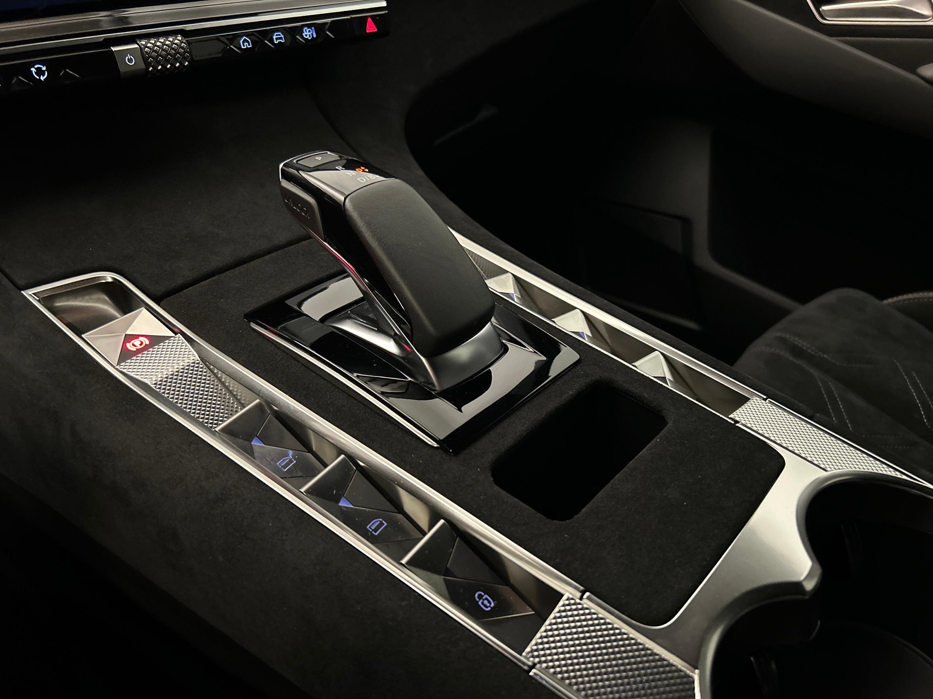DS AUTOMOBILES 7 1.6 E-Tense Ligne Noire 4x4-image-14