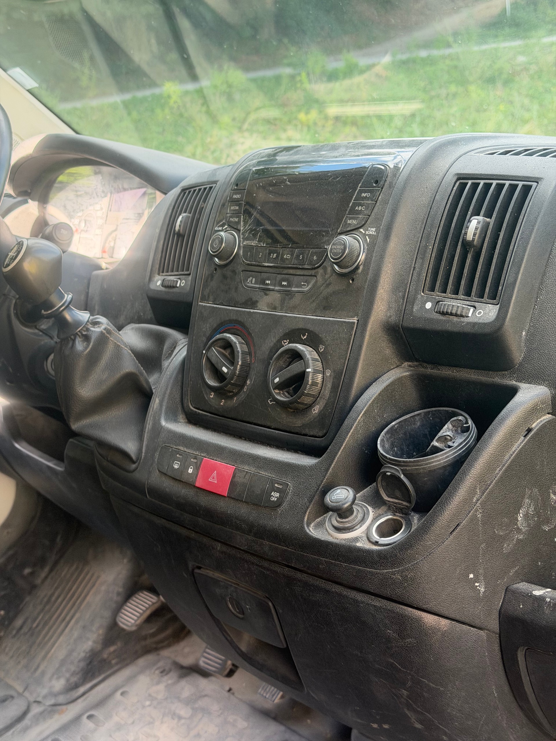 PEUGEOT Boxer 2.0 HDI 335 Allure L2H2-image-8