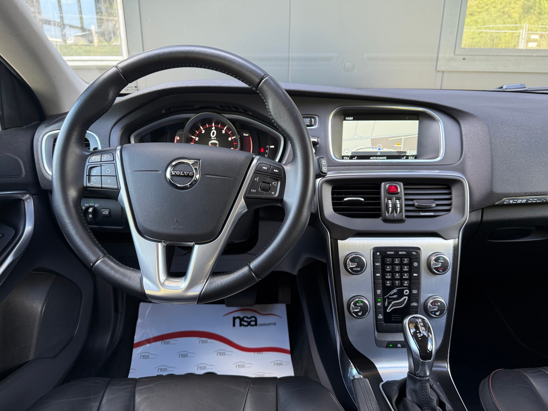 VOLVO V40 Cross Country T4 AWD Ocean Race Geartronic-image-11