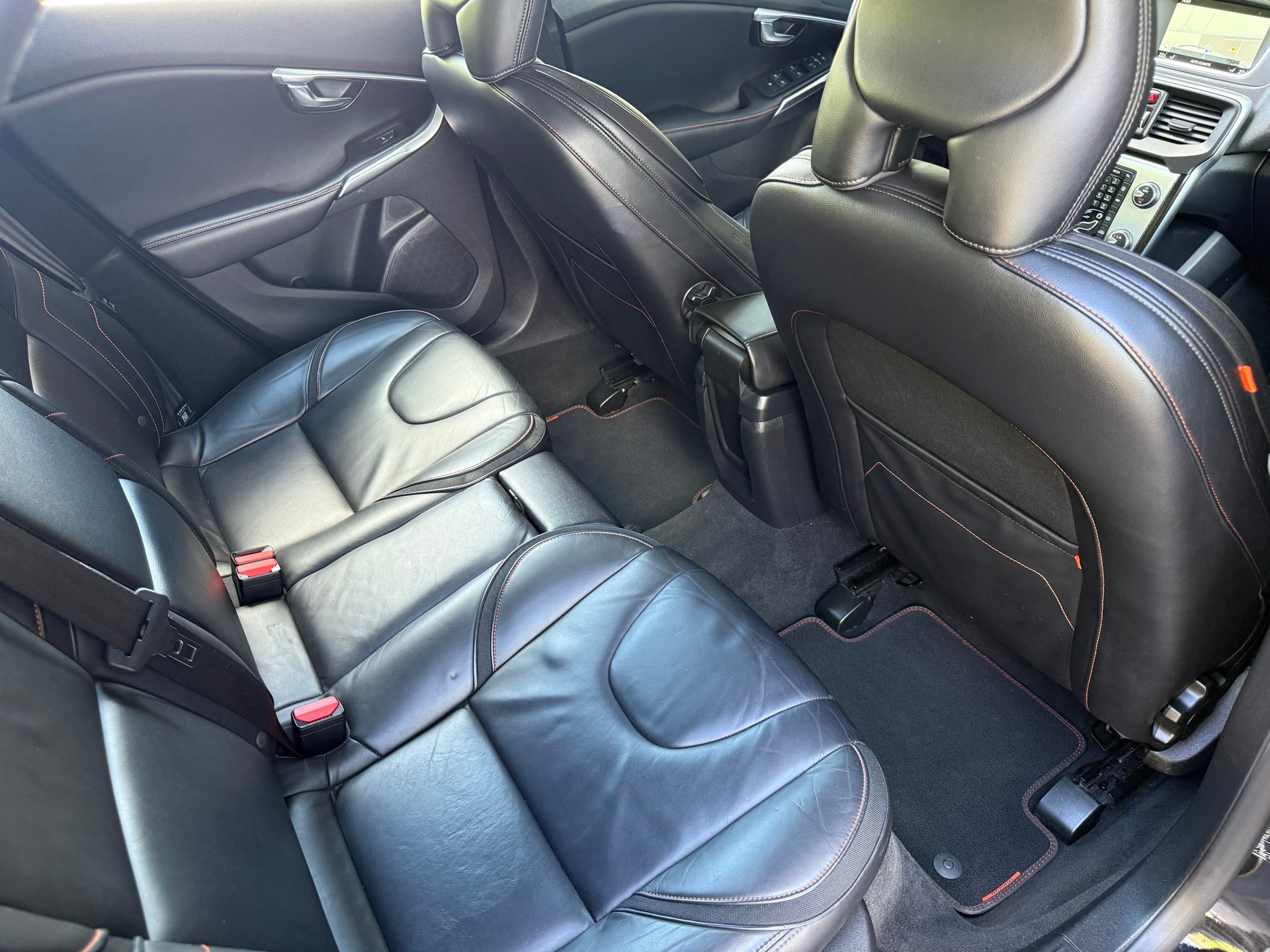 VOLVO V40 Cross Country T4 AWD Ocean Race Geartronic-image-15