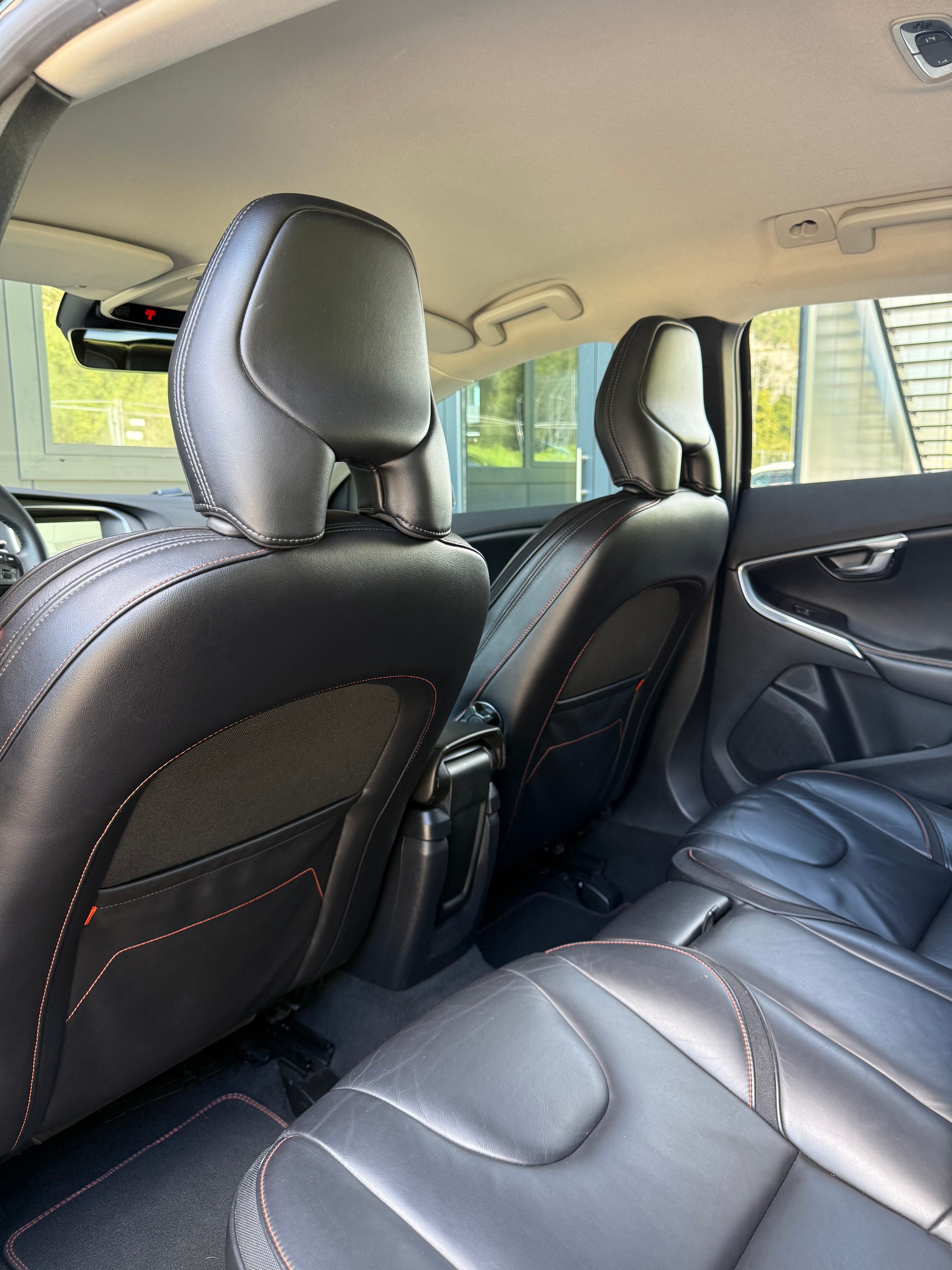 VOLVO V40 Cross Country T4 AWD Ocean Race Geartronic-image-12