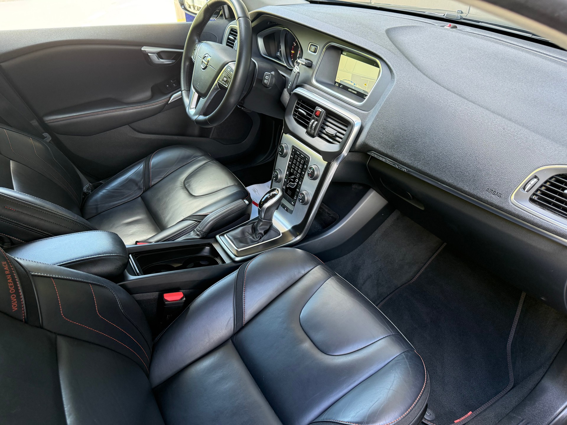 VOLVO V40 Cross Country T4 AWD Ocean Race Geartronic-image-9