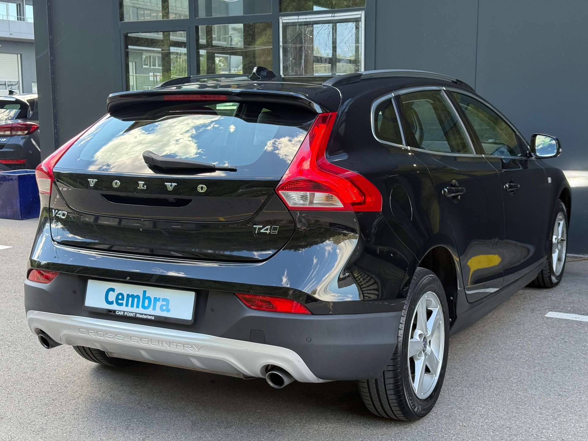 VOLVO V40 Cross Country T4 AWD Ocean Race Geartronic-image-4