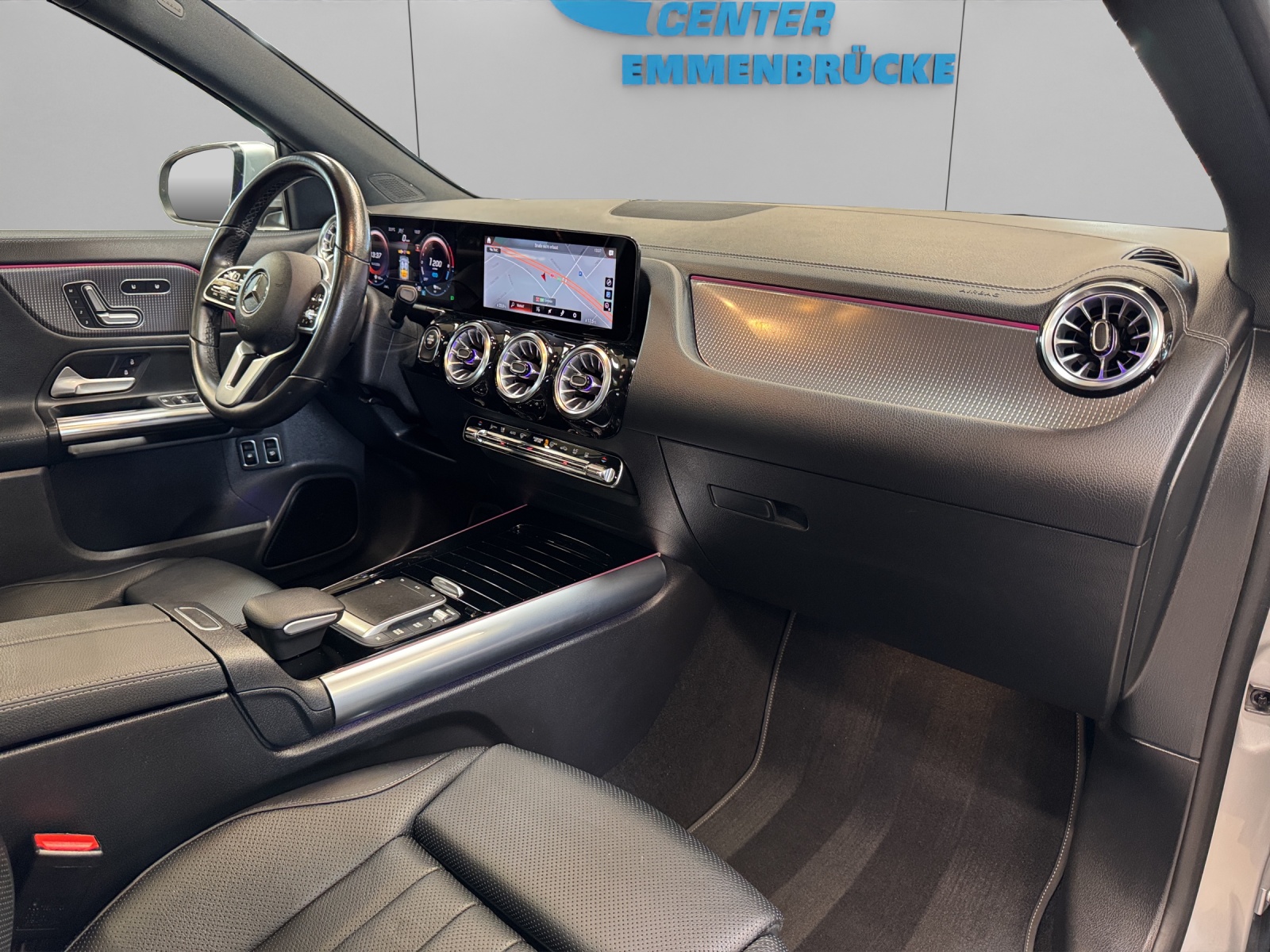 MERCEDES-BENZ GLA-Klasse H247 GLA 250 e Progressive-image-12