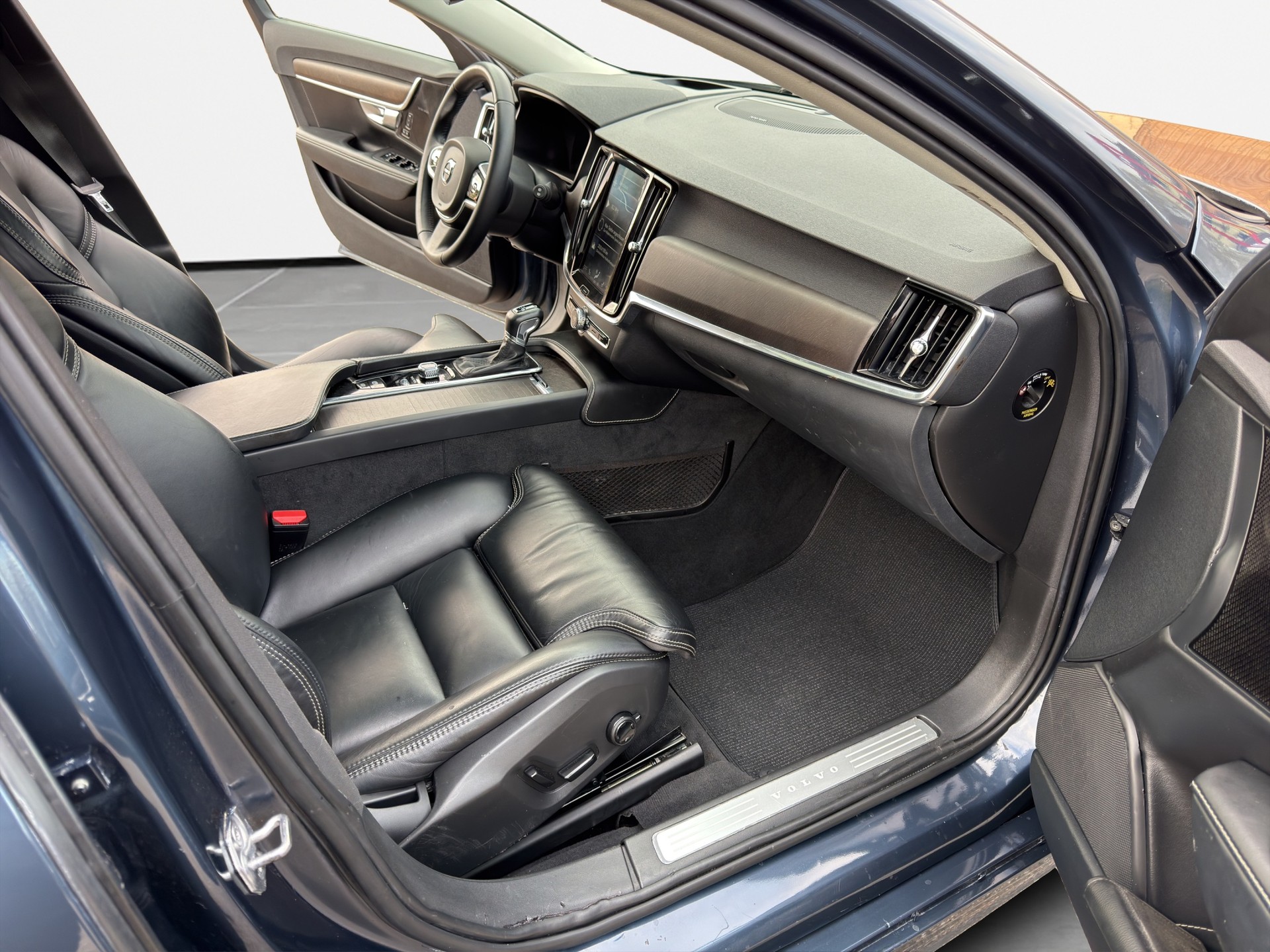 VOLVO V90 Cross Country D5 Pro AWD Geartronic Powerpulse-image-13
