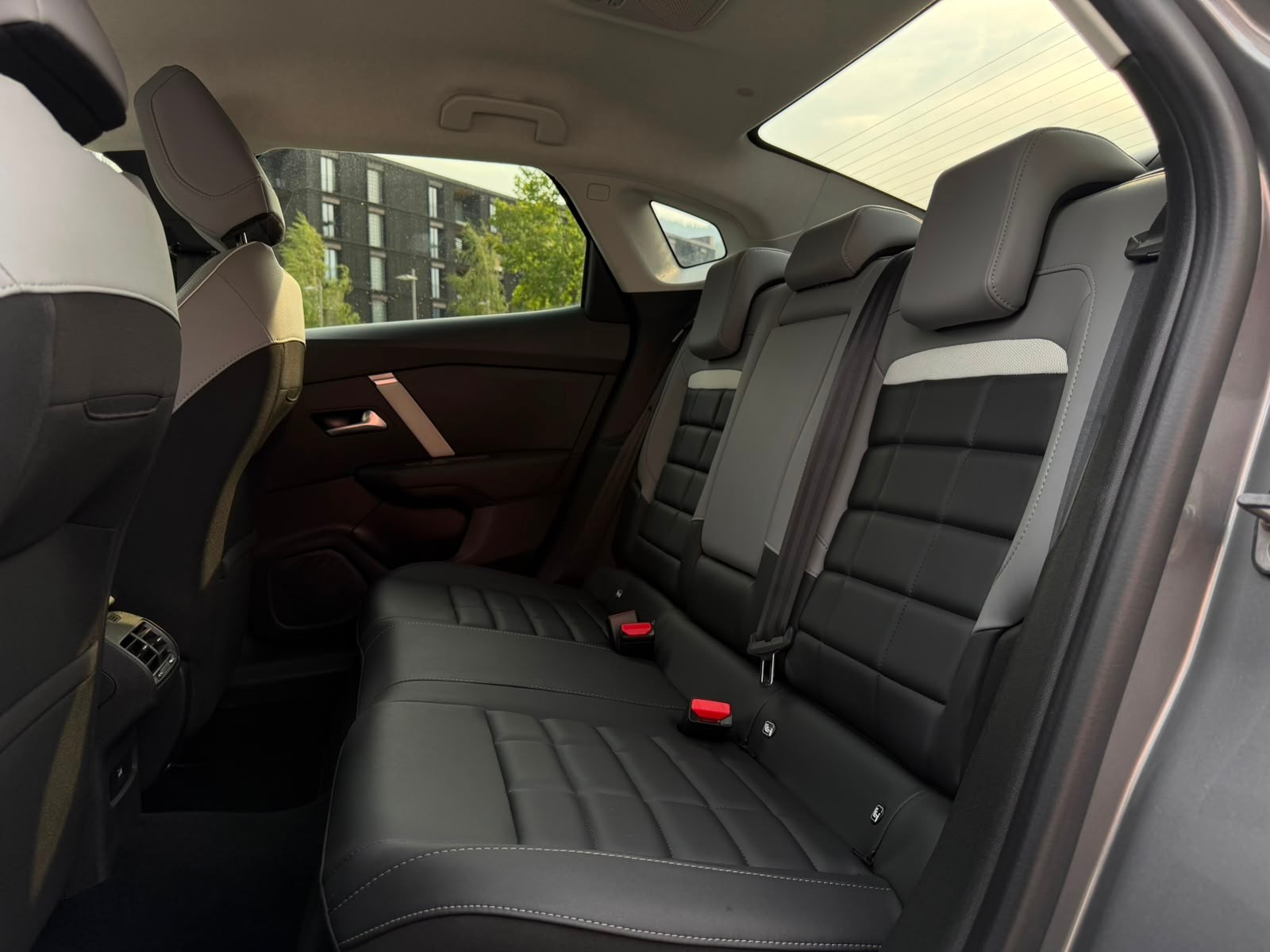 CITROEN C4 X HEV Max-image-12