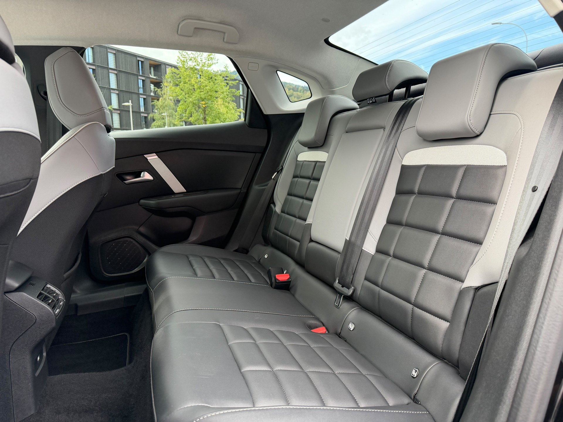 CITROEN C4 X HEV Max-image-25