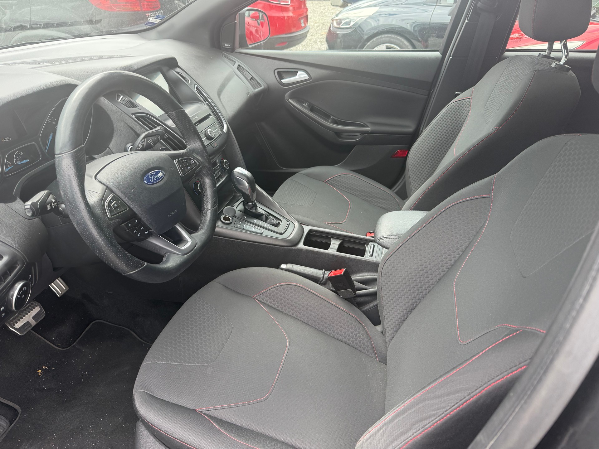 FORD Focus 1.5 SCTi ST Line Automatic-image-5