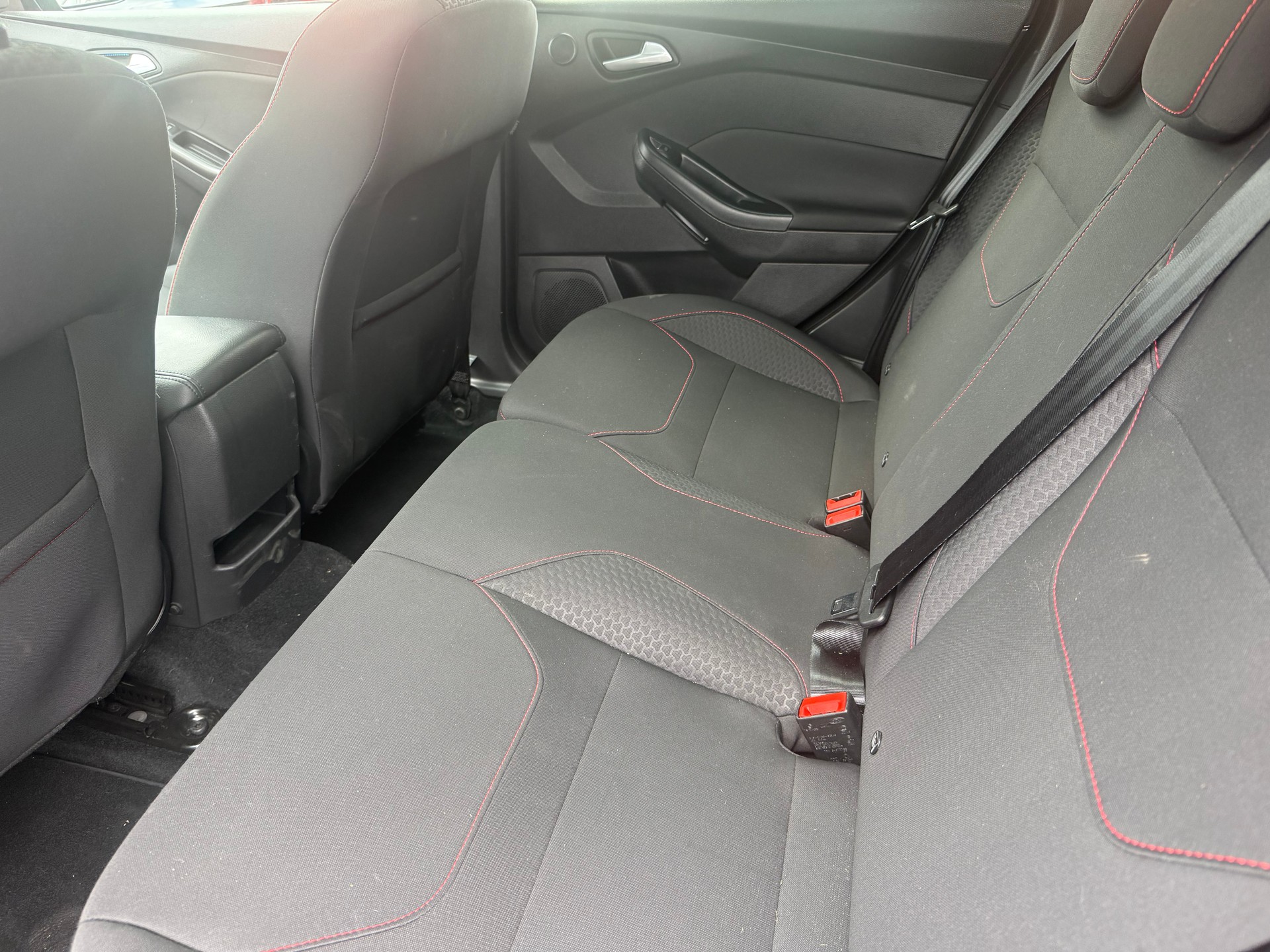 FORD Focus 1.5 SCTi ST Line Automatic-image-6