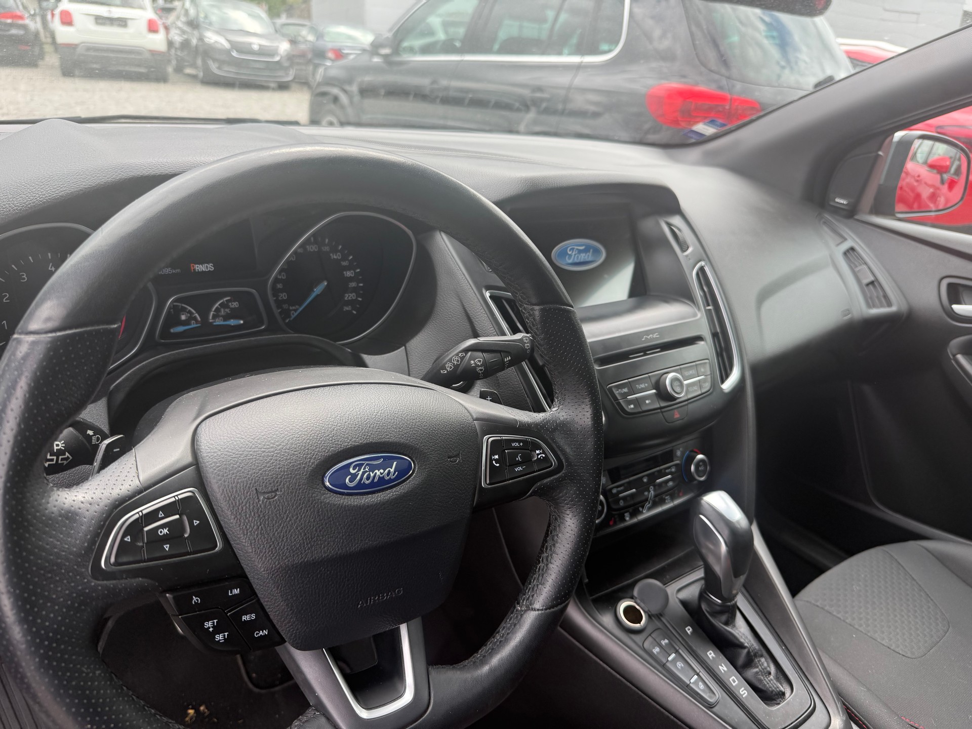 FORD Focus 1.5 SCTi ST Line Automatic-image-4