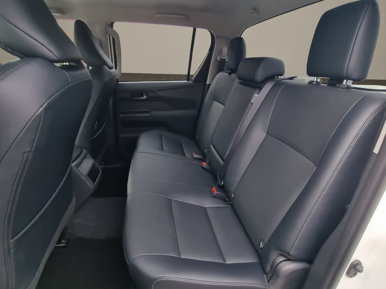 TOYOTA Hilux Double Cab.-Pick-up 59KWh Style-image-9