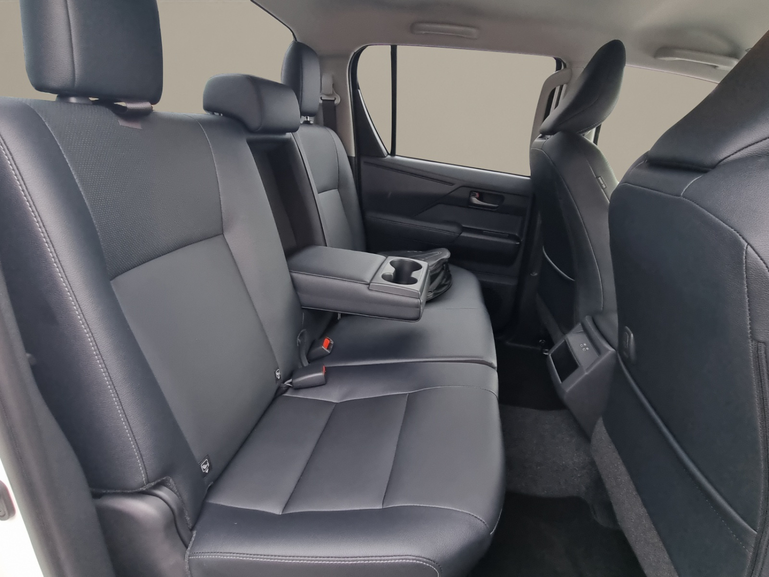 TOYOTA Hilux Double Cab.-Pick-up 59KWh Style-image-10
