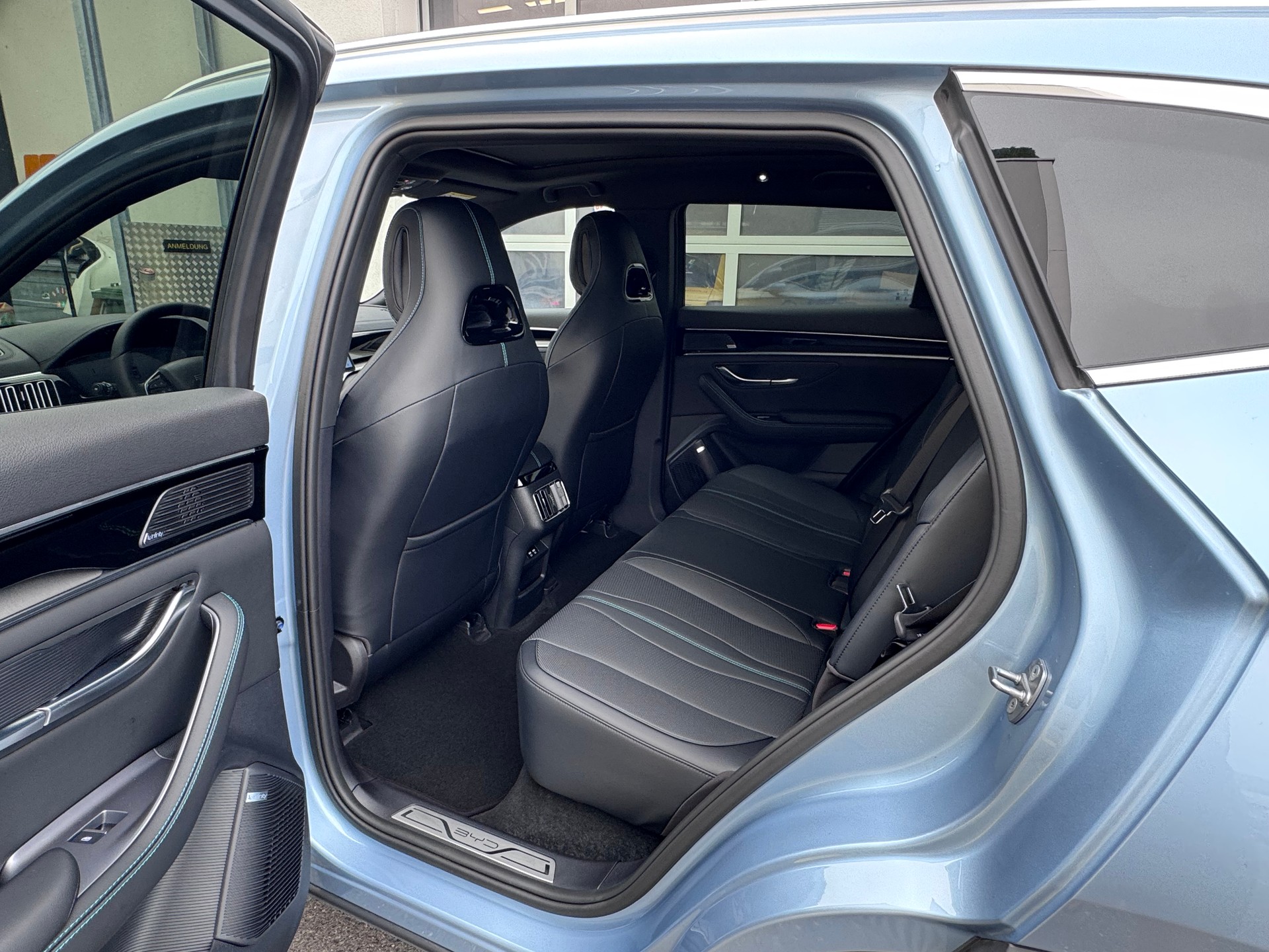 BYD Seal U DM-i Design AWD-image-10