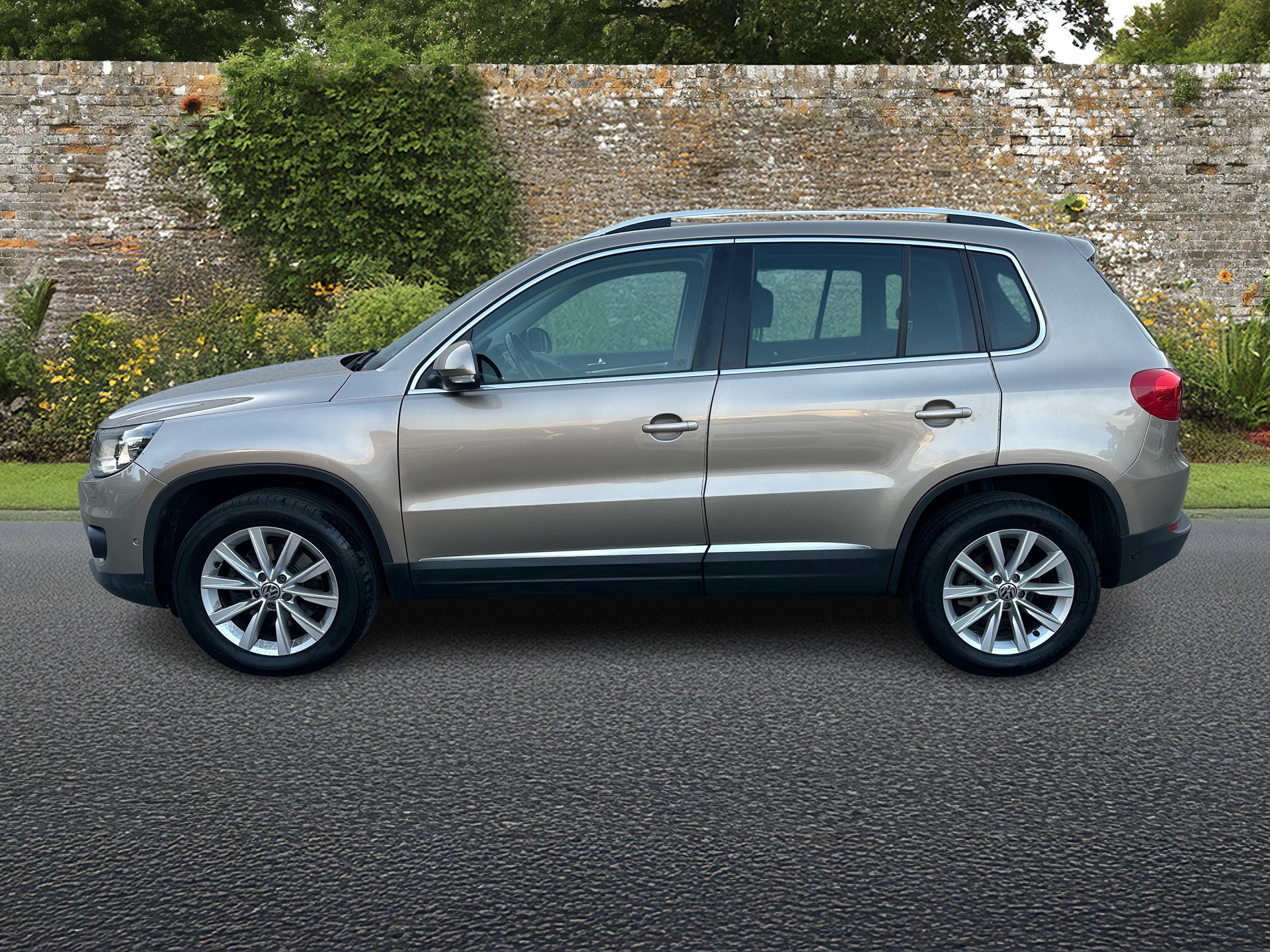 VW Tiguan 2.0 TSI Sport&Style 4Motion DSG-image-1