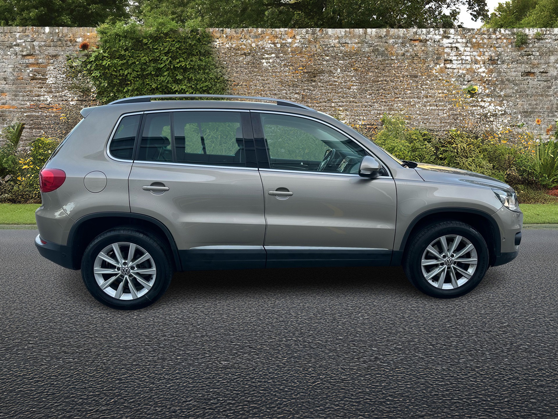 VW Tiguan 2.0 TSI Sport&Style 4Motion DSG-image-5