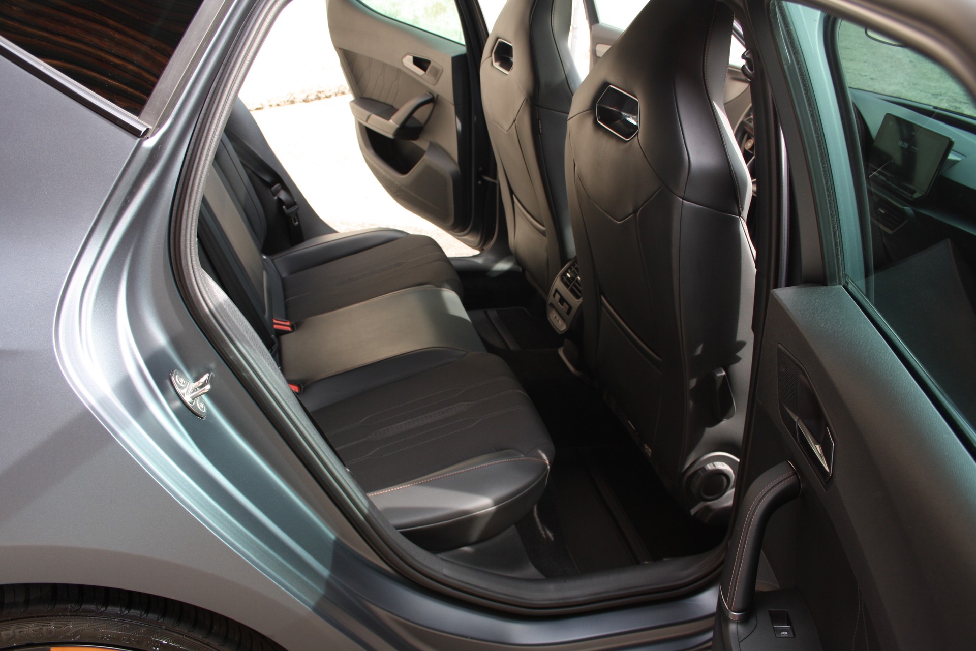 CUPRA LEON 1.4 e-HYBRID pHEV DSG-image-14