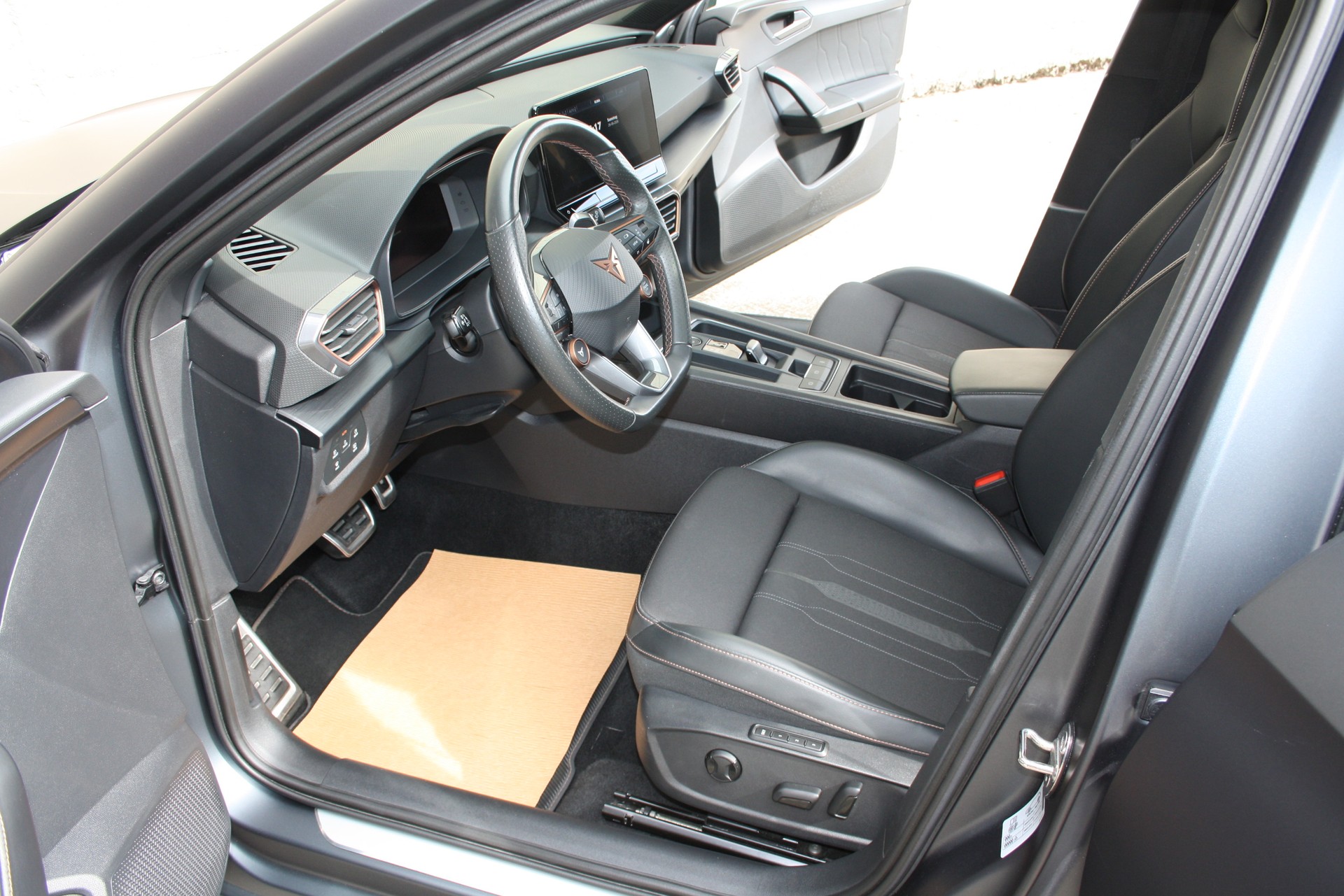 CUPRA LEON 1.4 e-HYBRID pHEV DSG-image-8
