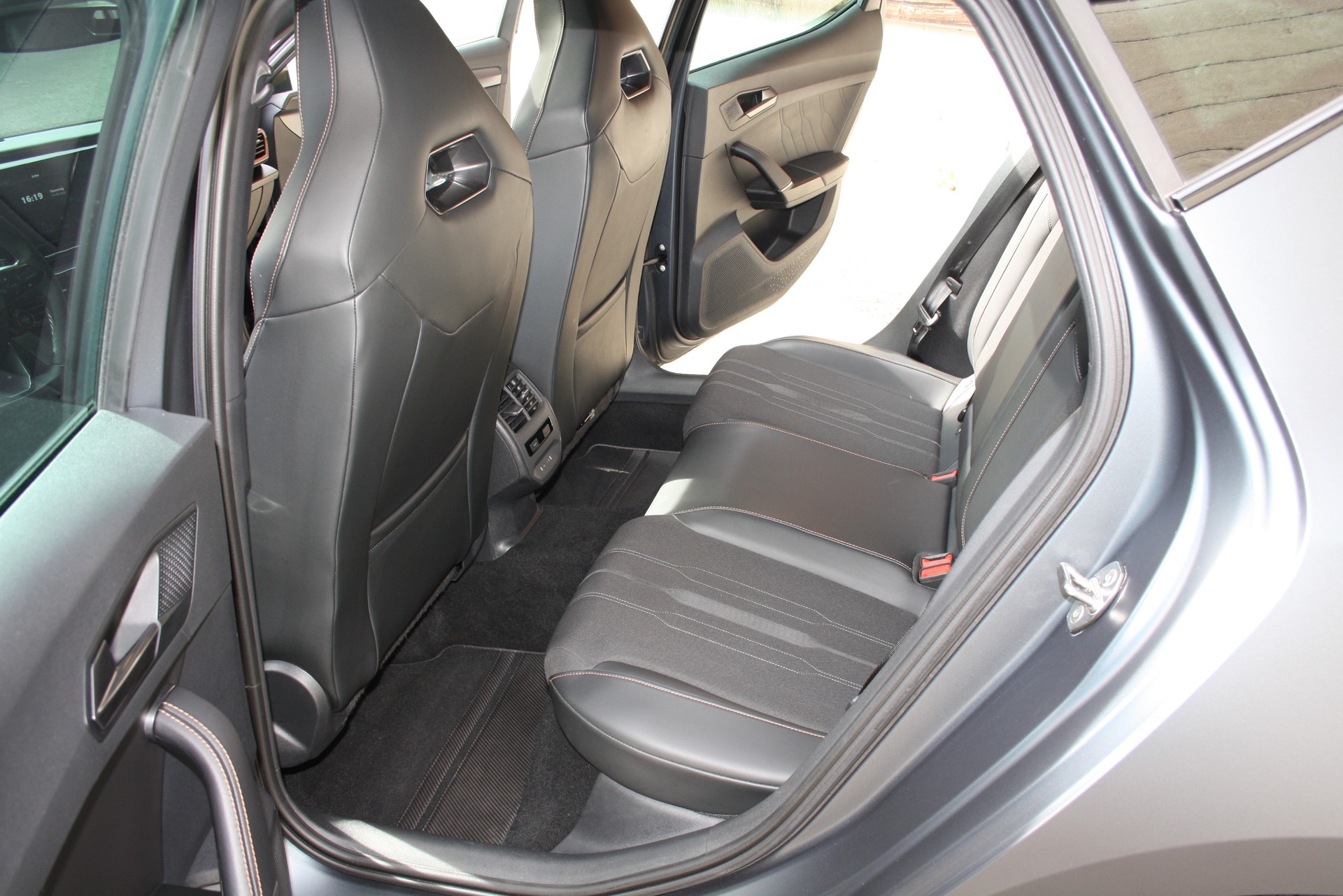 CUPRA LEON 1.4 e-HYBRID pHEV DSG-image-13