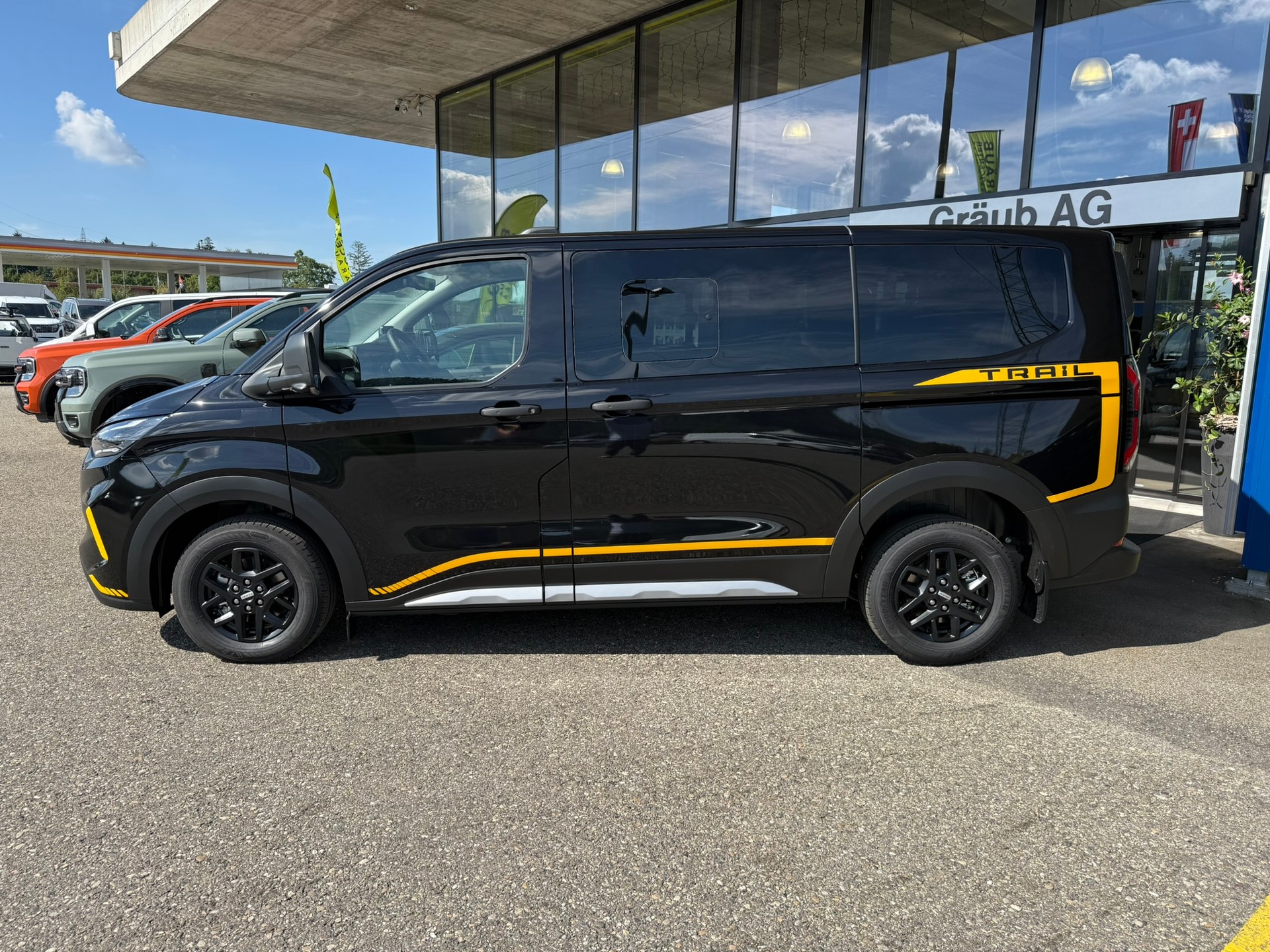 FORD Transit Custom Combi 320 L1H1 Trail Automat 4x4-image-3